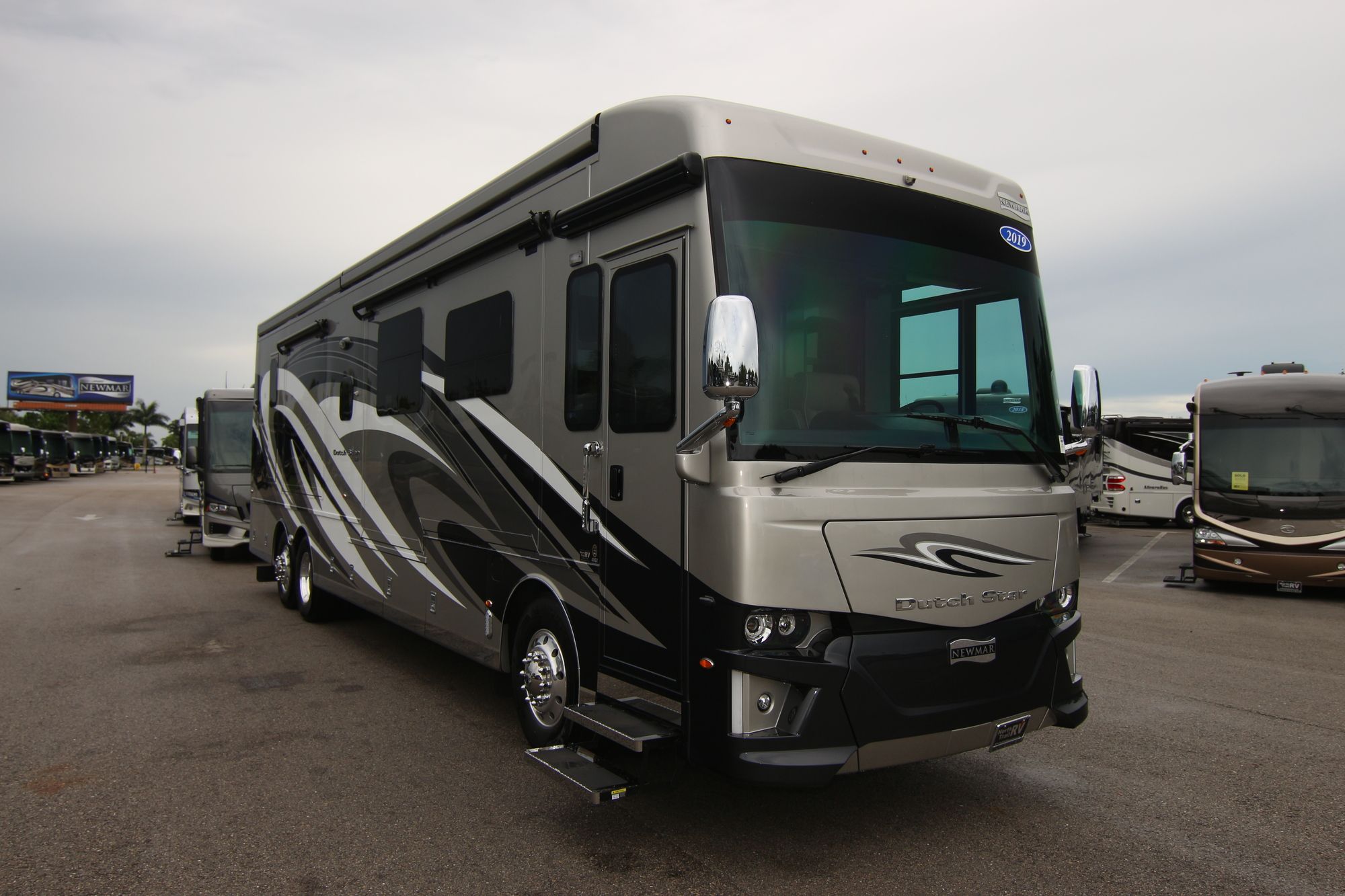 Used 2019 Newmar Dutch Star 4002 Class A  For Sale