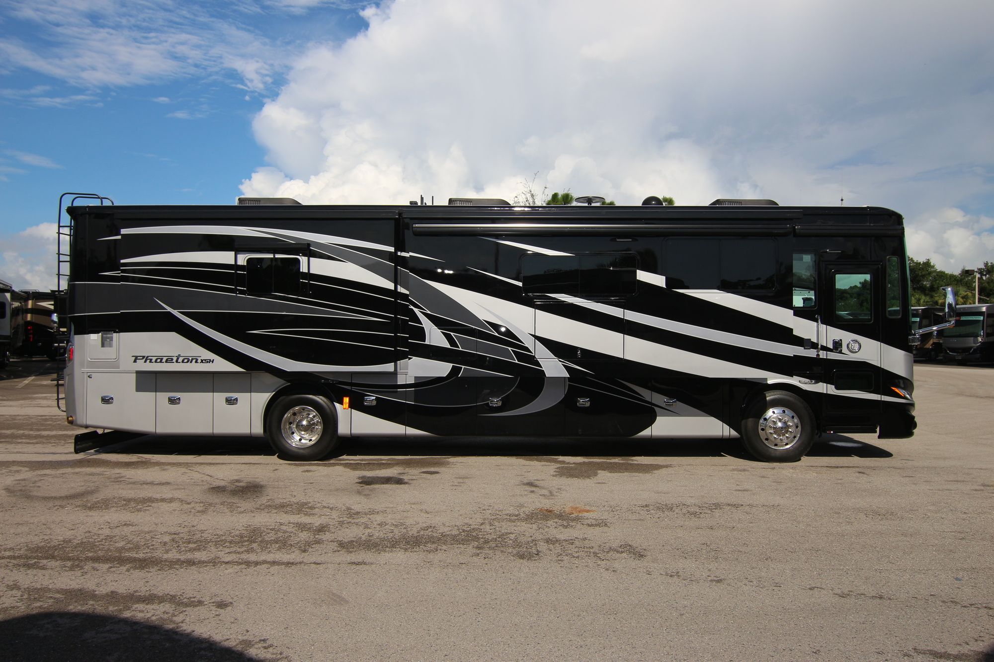 New 2019 Tiffin Motor Homes Phaeton 40IH Class A  For Sale