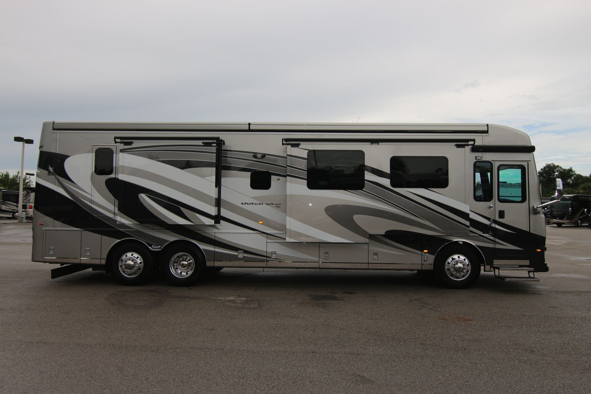 Used 2019 Newmar Dutch Star 4002 Class A  For Sale