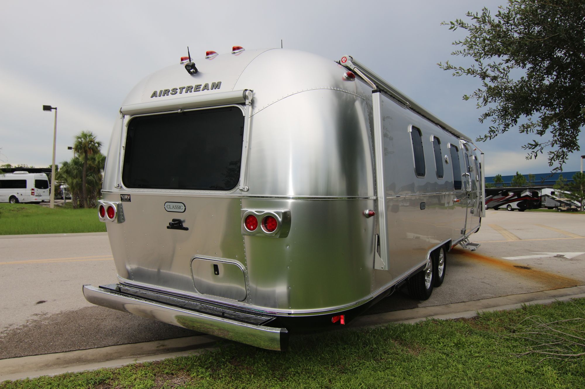 New 2020 Airstream Classic 33FB Travel Trailer  For Sale