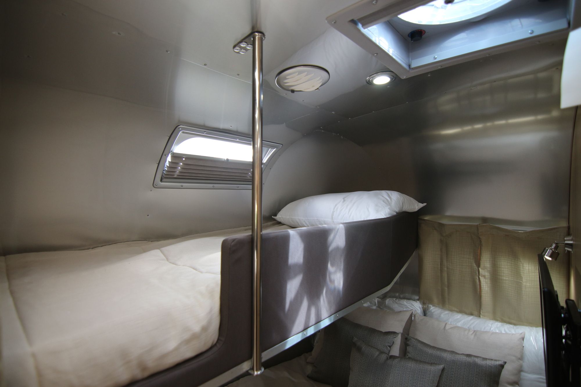 New 2020 Airstream Flying Cloud 30FB Travel Trailer  For Sale