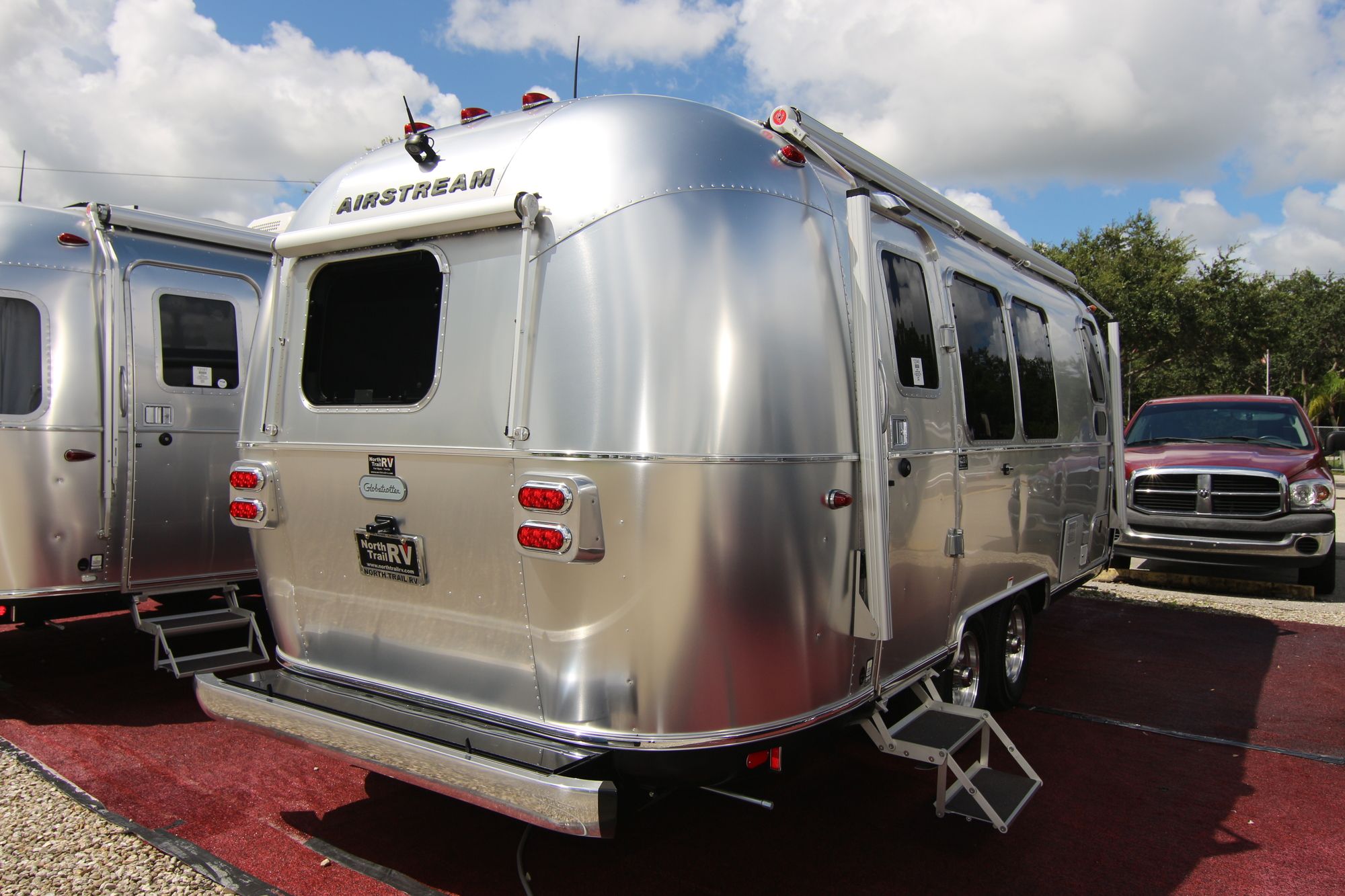 New 2020 Airstream Globetrotter 23FB Travel Trailer  For Sale