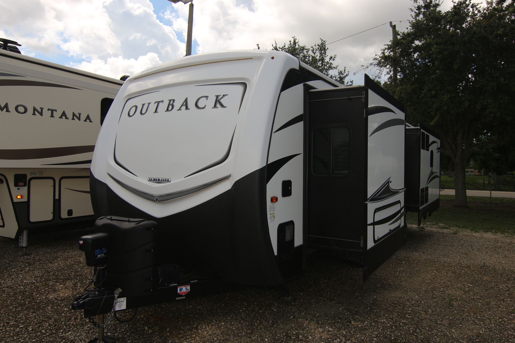 Used 2018 Keystone Outback 328RL Travel Trailer  For Sale