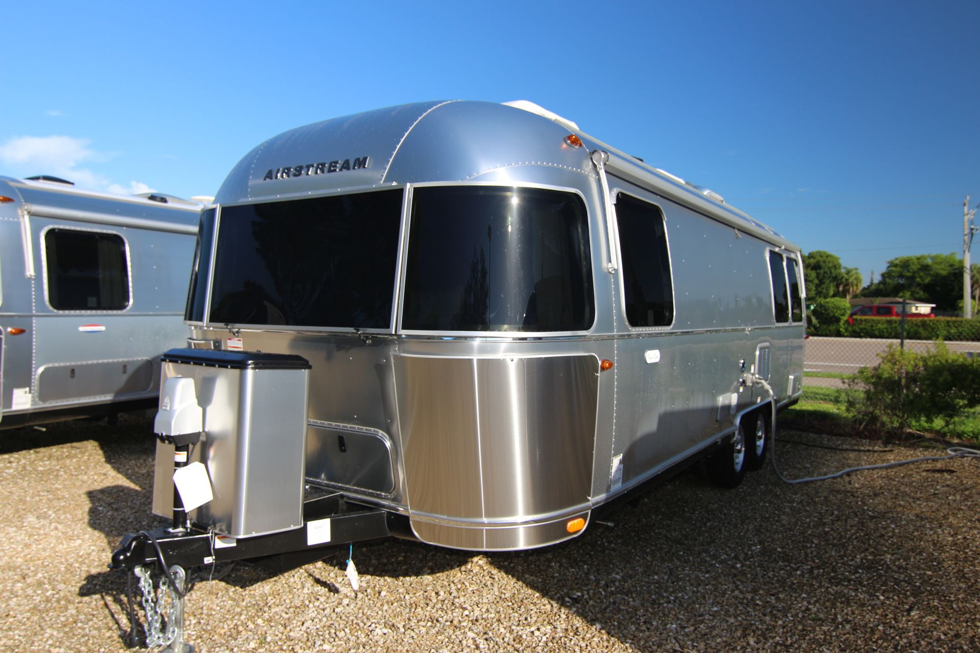 New 2020 Airstream Flying Cloud 27FB Travel Trailer  For Sale