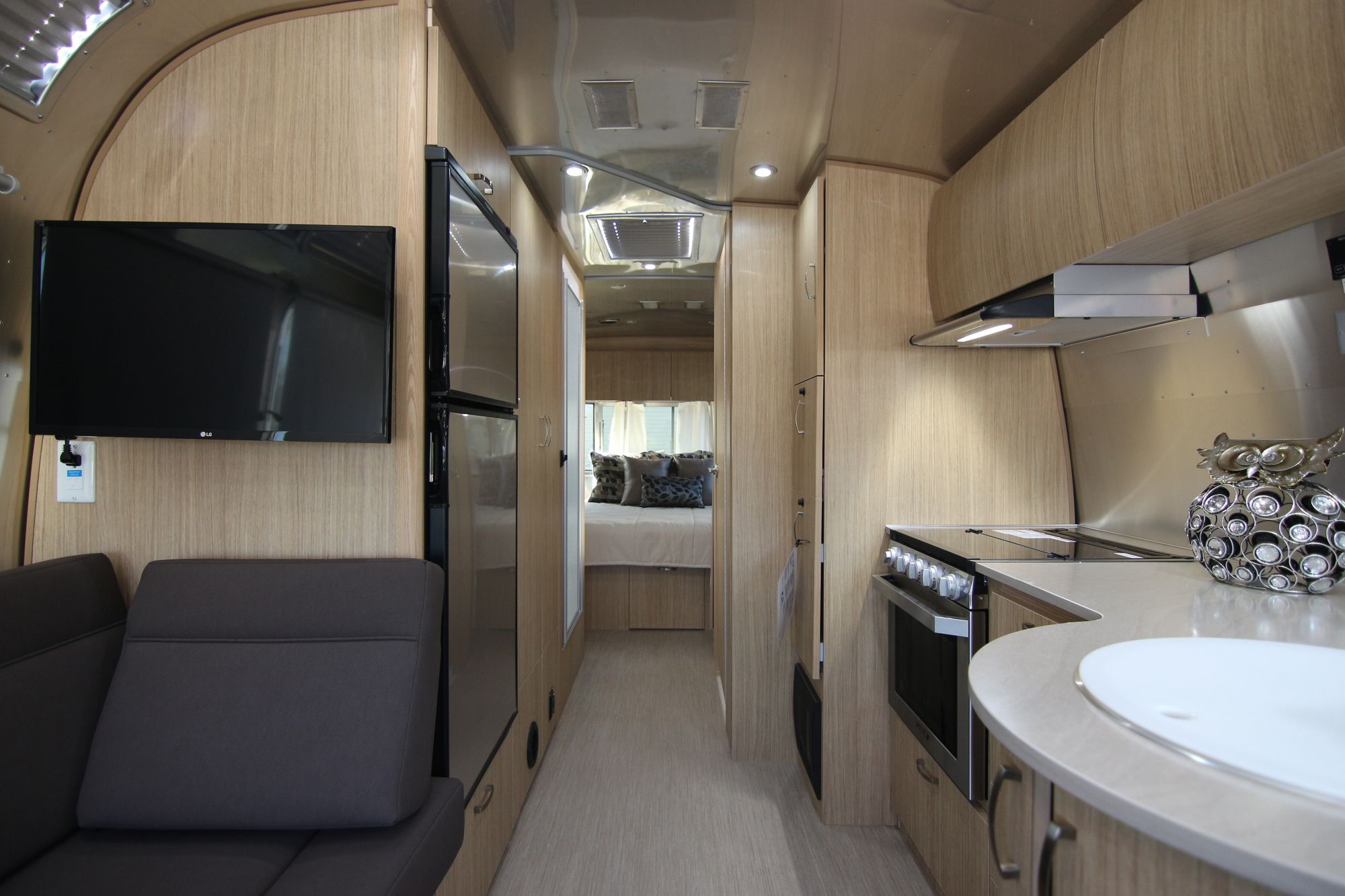 New 2020 Airstream Flying Cloud 27FB Travel Trailer  For Sale