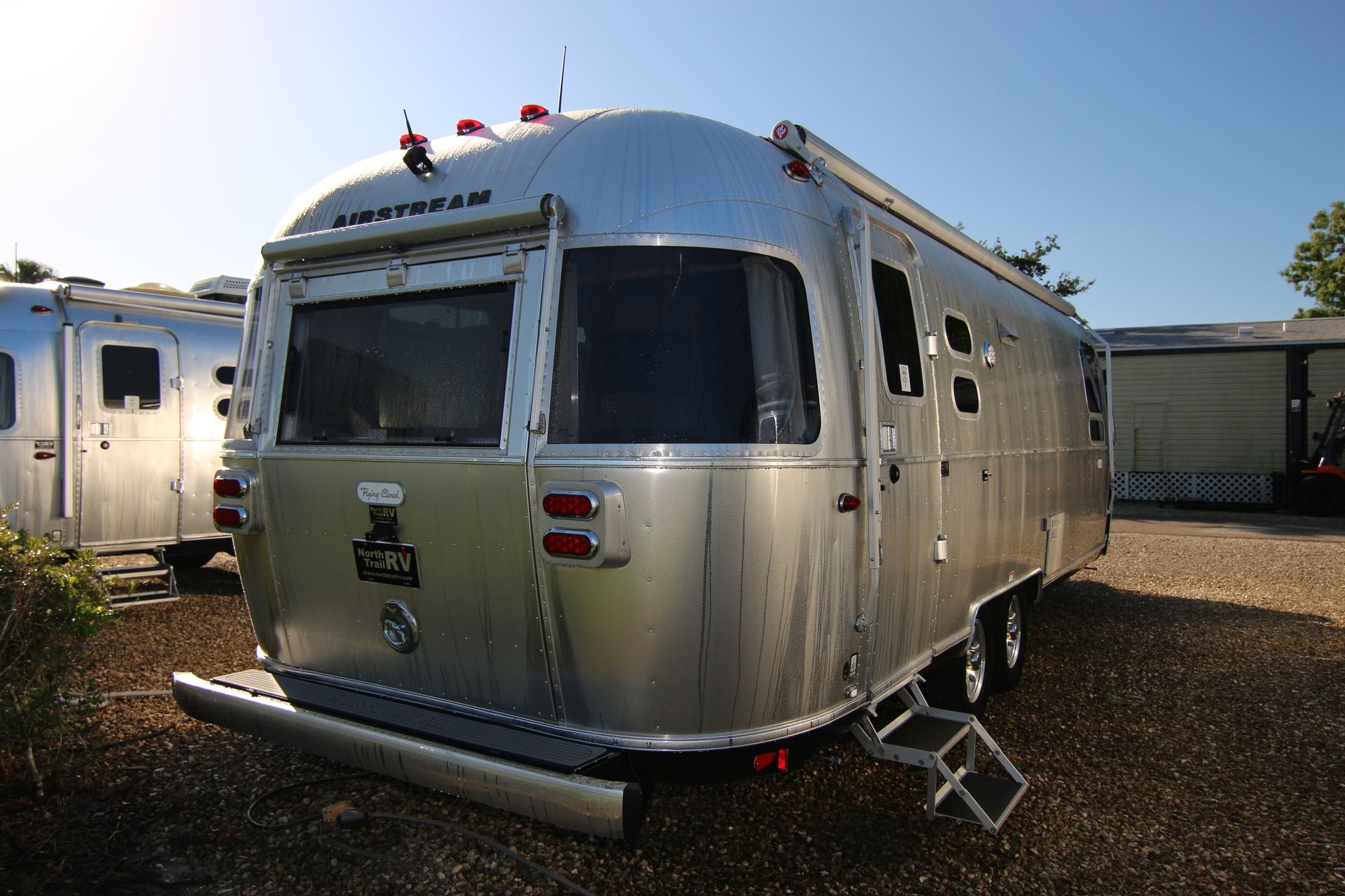 2020 Airstream Flying Cloud 27FB Travel Trailer (Stock# 12528)