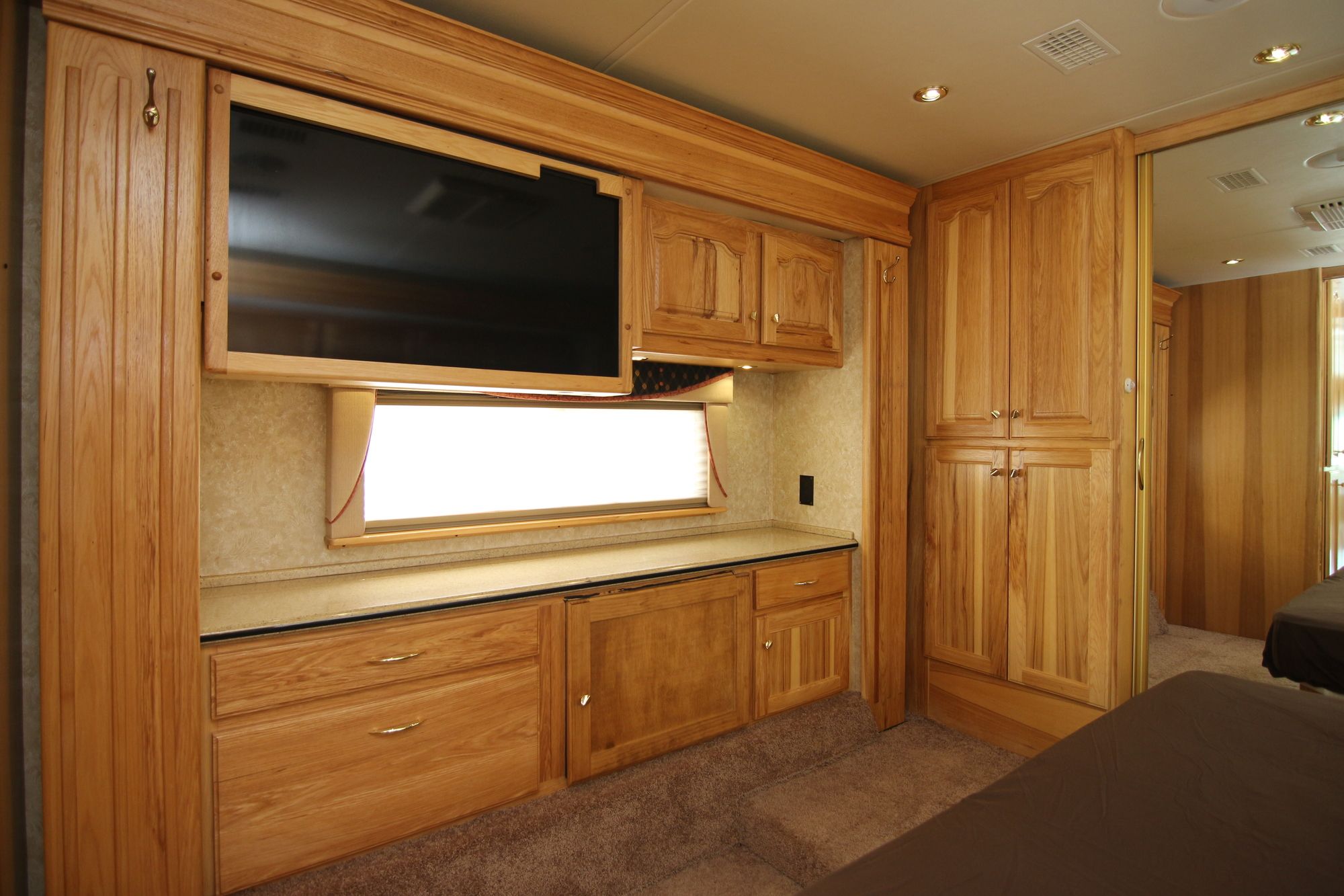 Used 2005 Country Coach Allure 470 Class A  For Sale