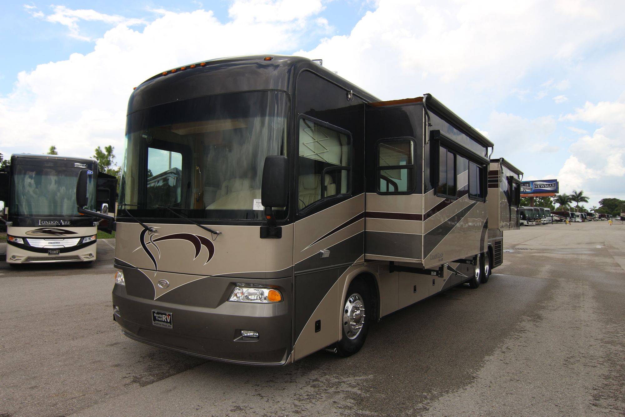 Used 2005 Country Coach Allure 470 Class A  For Sale