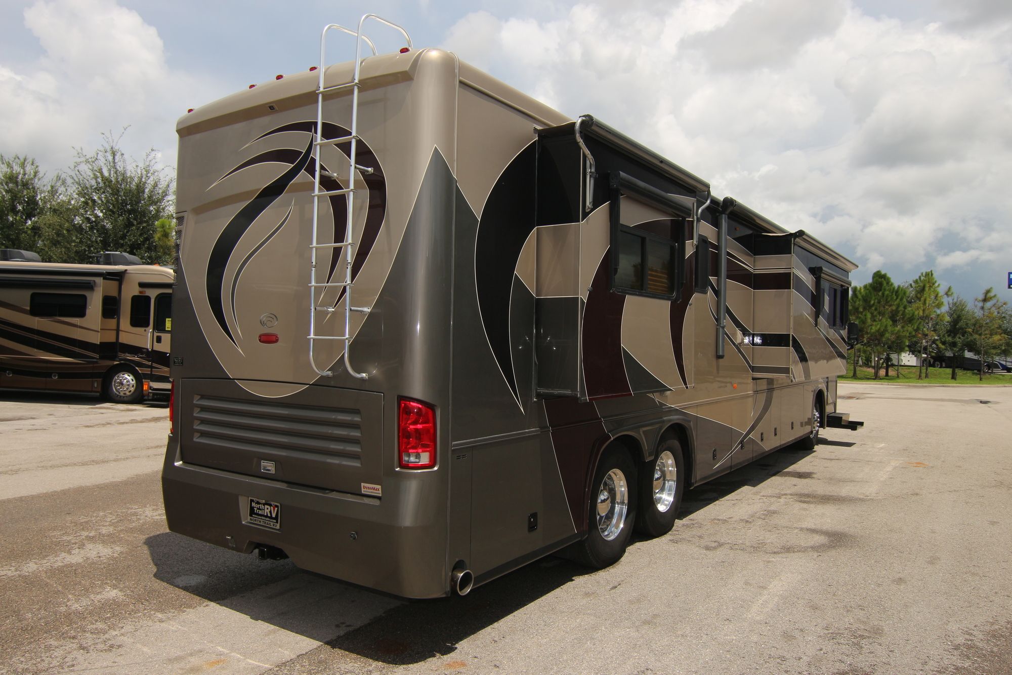 Used 2005 Country Coach Allure 470 Class A  For Sale