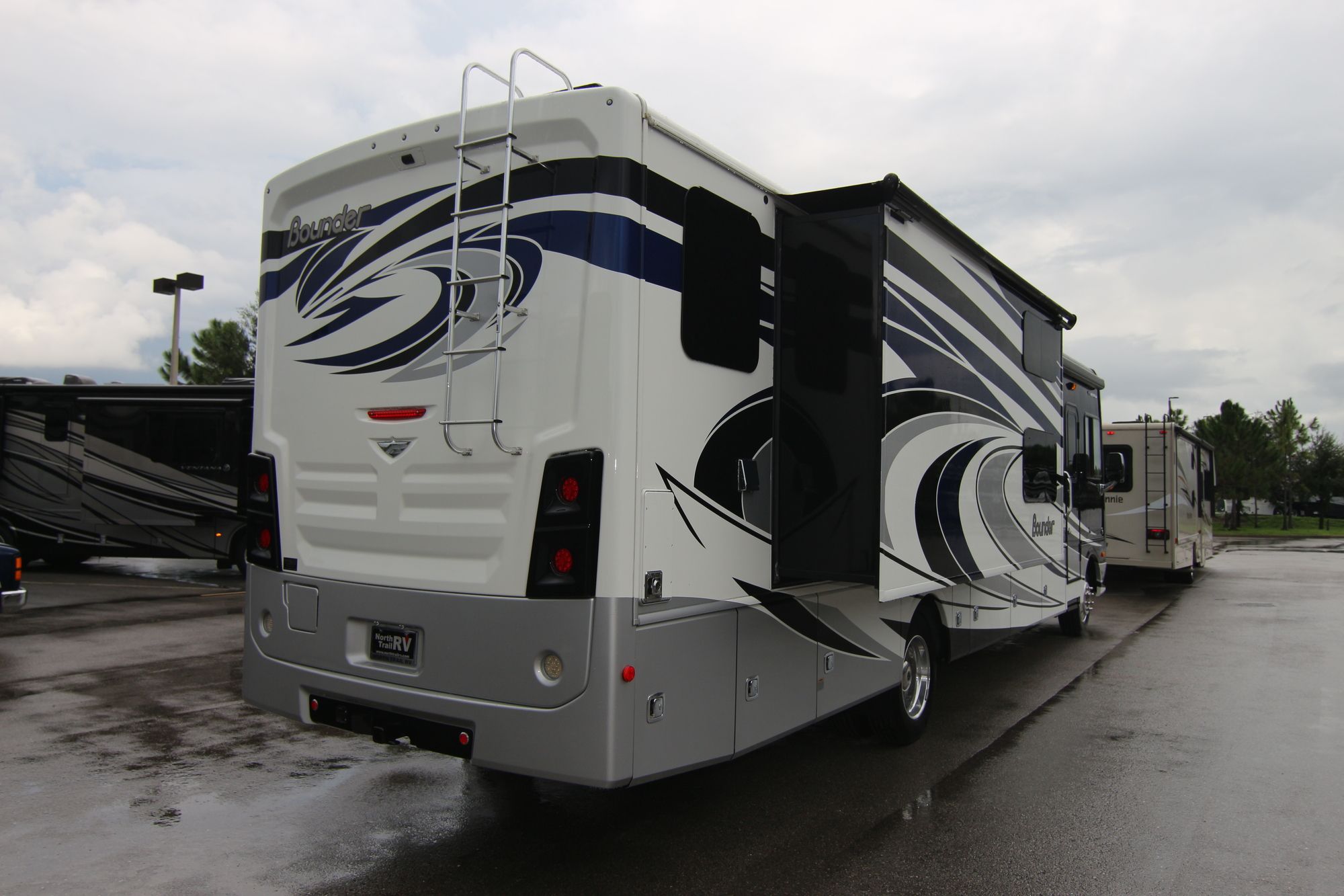 Used 2018 Fleetwood Bounder 36H Class A  For Sale