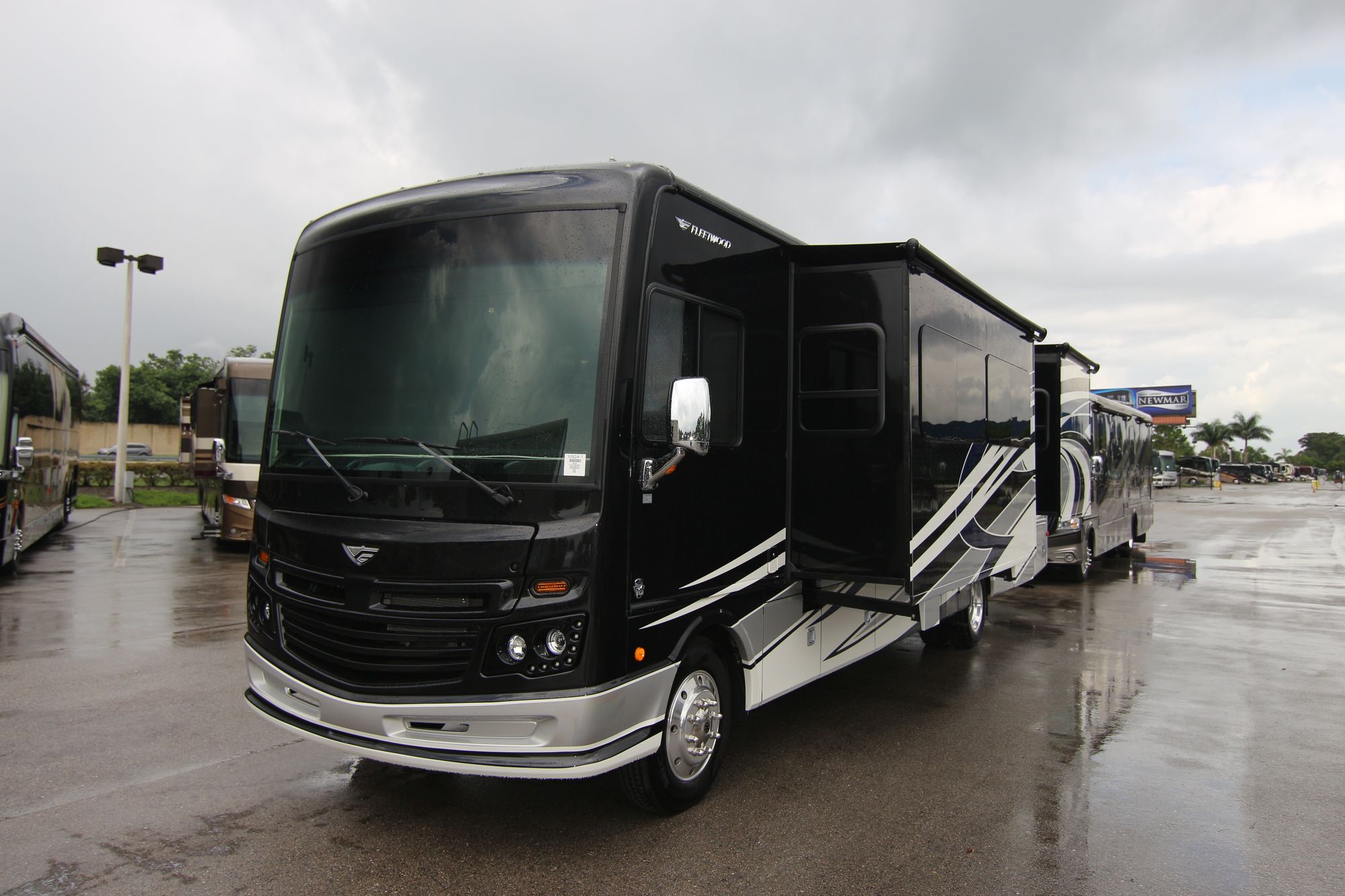 Used 2018 Fleetwood Bounder 36H Class A  For Sale