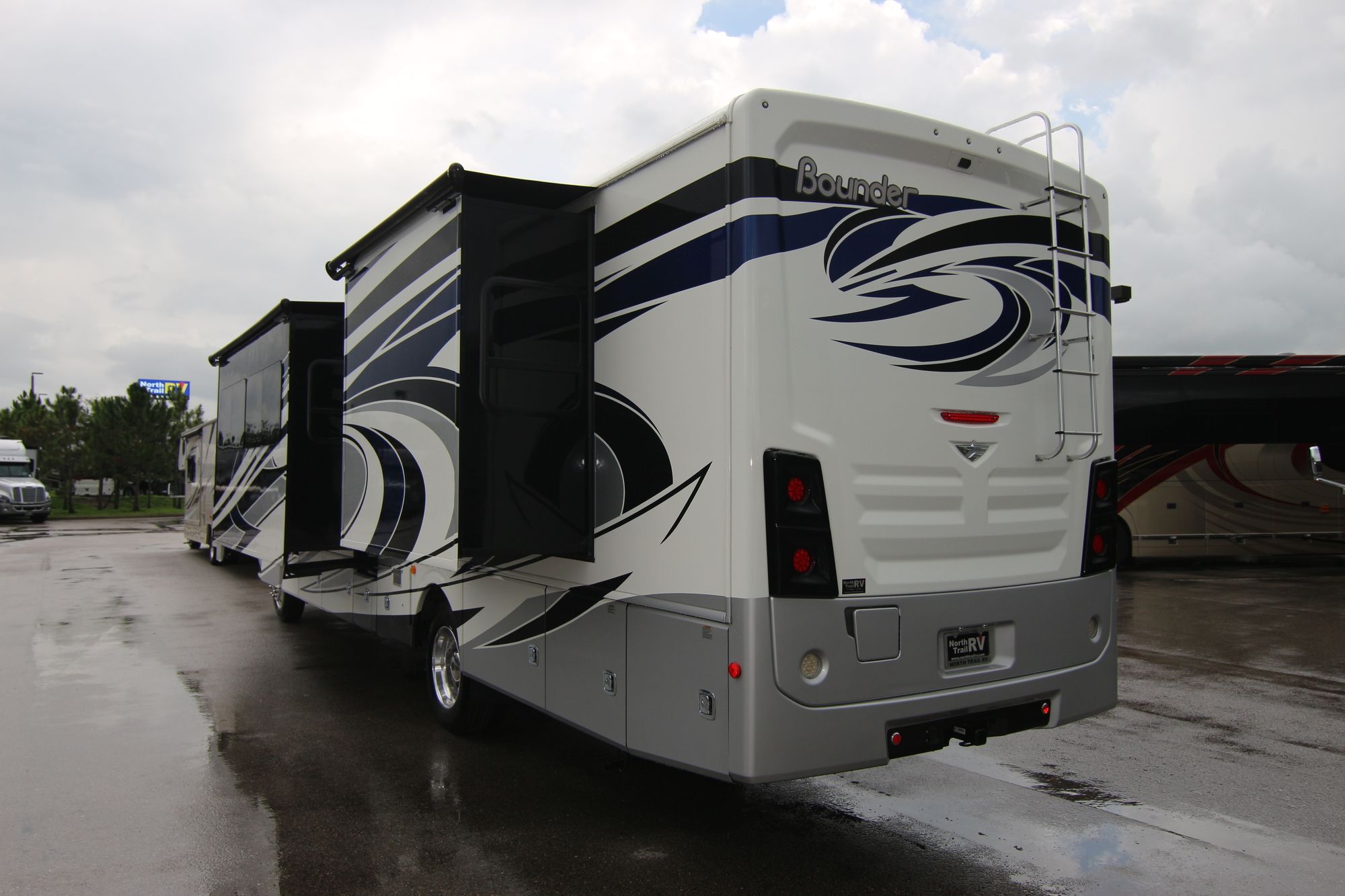 Used 2018 Fleetwood Bounder 36H Class A  For Sale