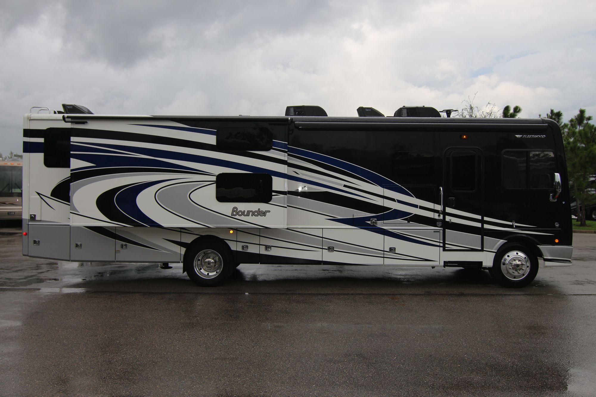 Used 2018 Fleetwood Bounder 36H Class A  For Sale