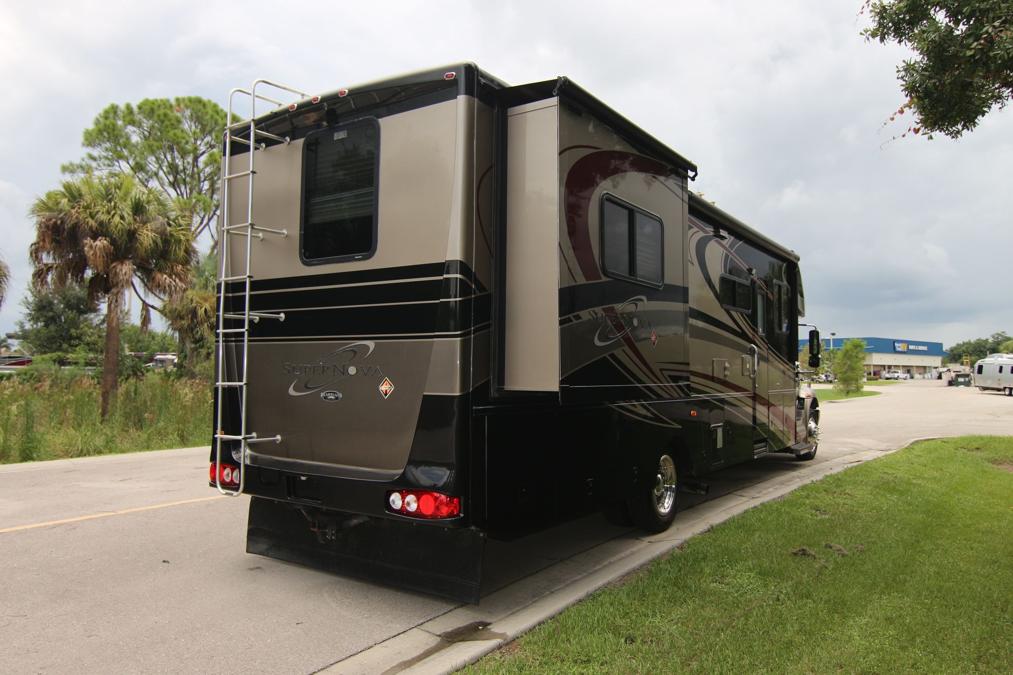 Used 2008 Gulf Stream Super Nova 6372 Super C  For Sale