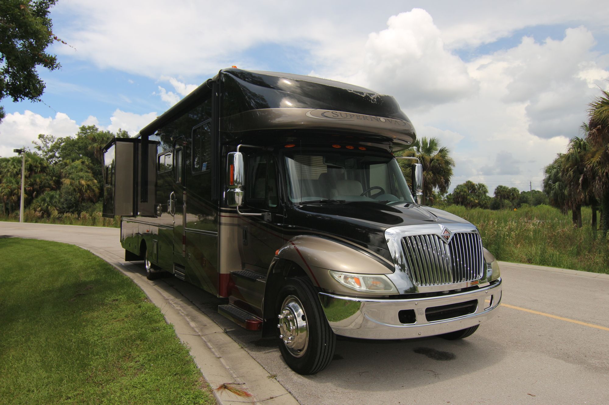 Used 2008 Gulf Stream Super Nova 6372 Super C  For Sale