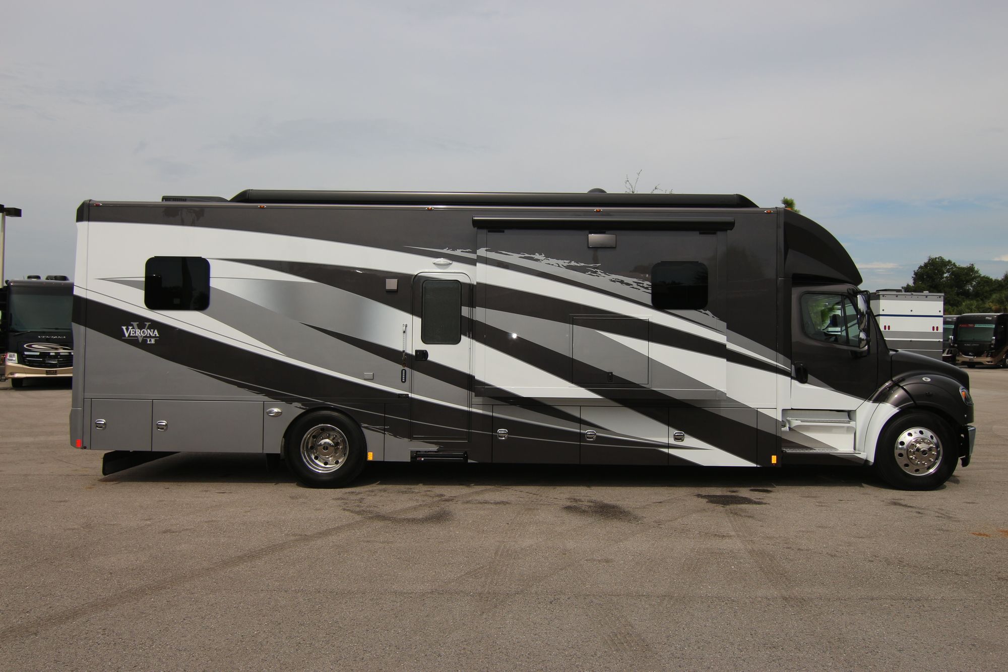 New 2020 Renegade Rv Verona Le 38LDG Super C  For Sale