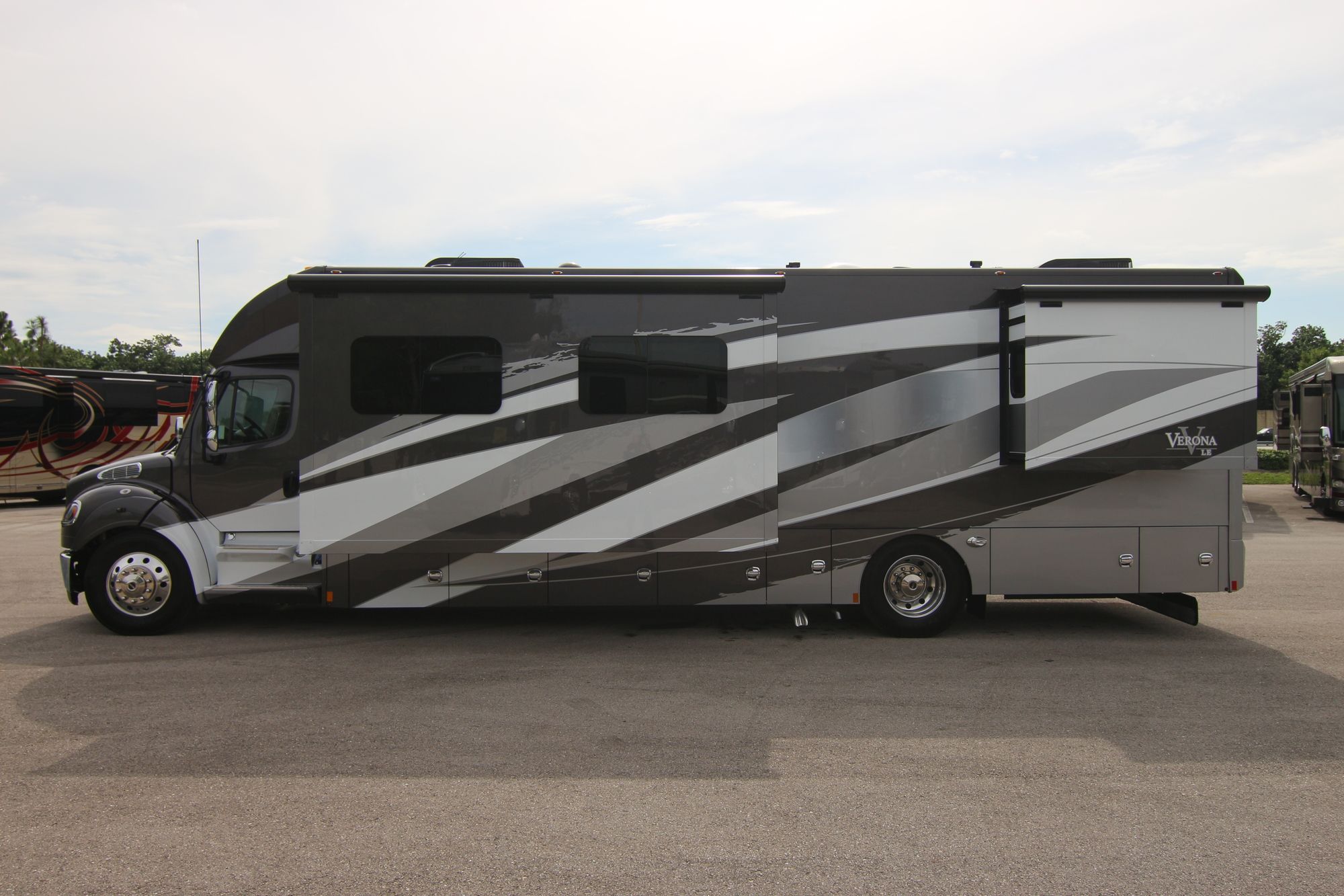 New 2020 Renegade Rv Verona Le 38LDG Super C  For Sale