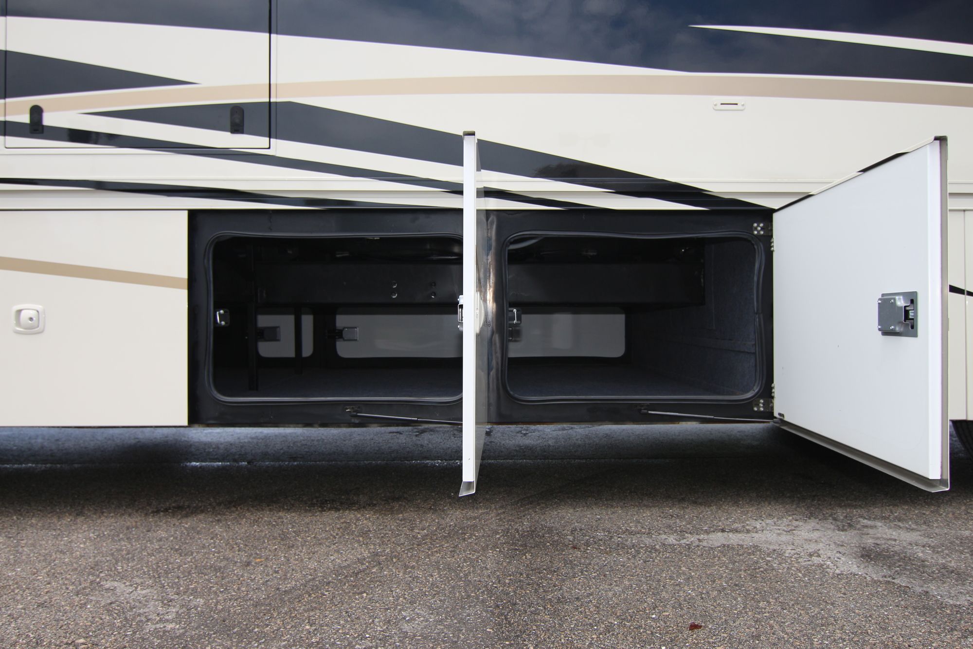 Used 2013 Forest River Cross Country 405FK Class A  For Sale