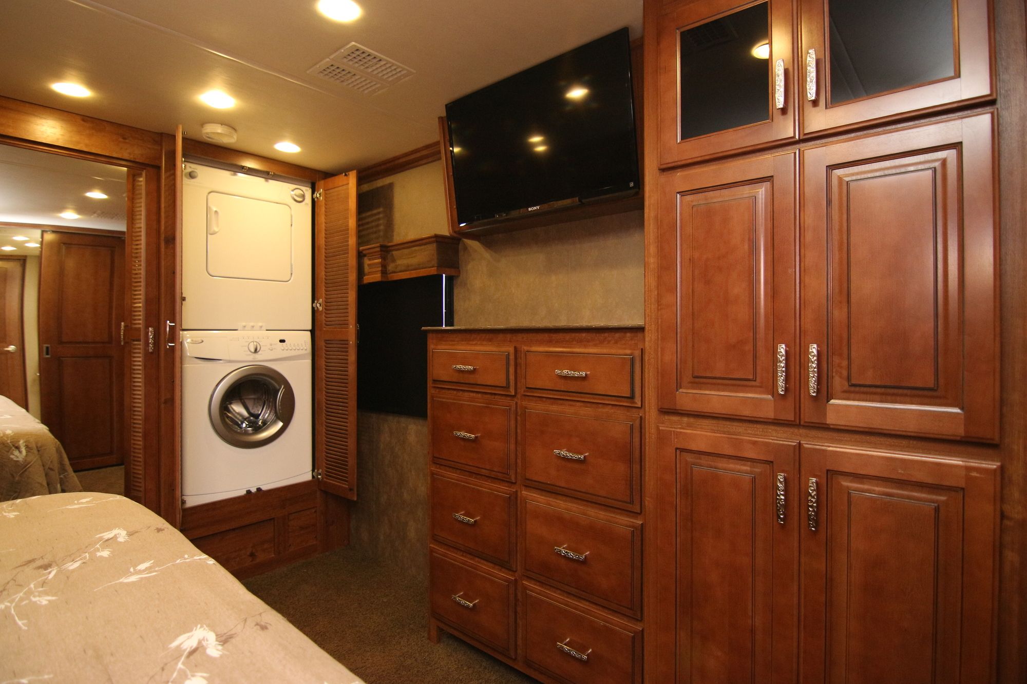 Used 2014 Fleetwood Discovery 40G Class A  For Sale