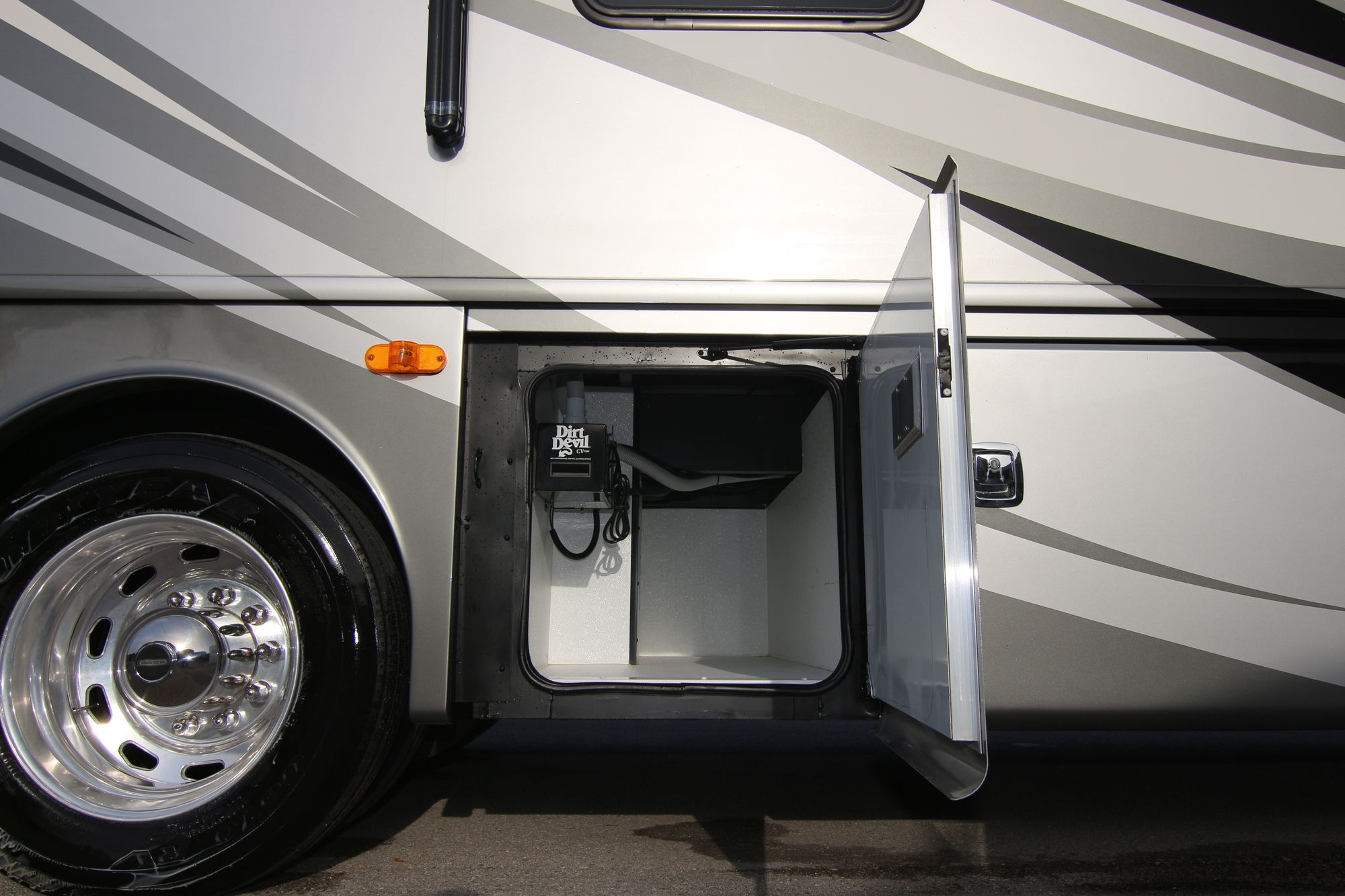 Used 2014 Fleetwood Discovery 40G Class A  For Sale