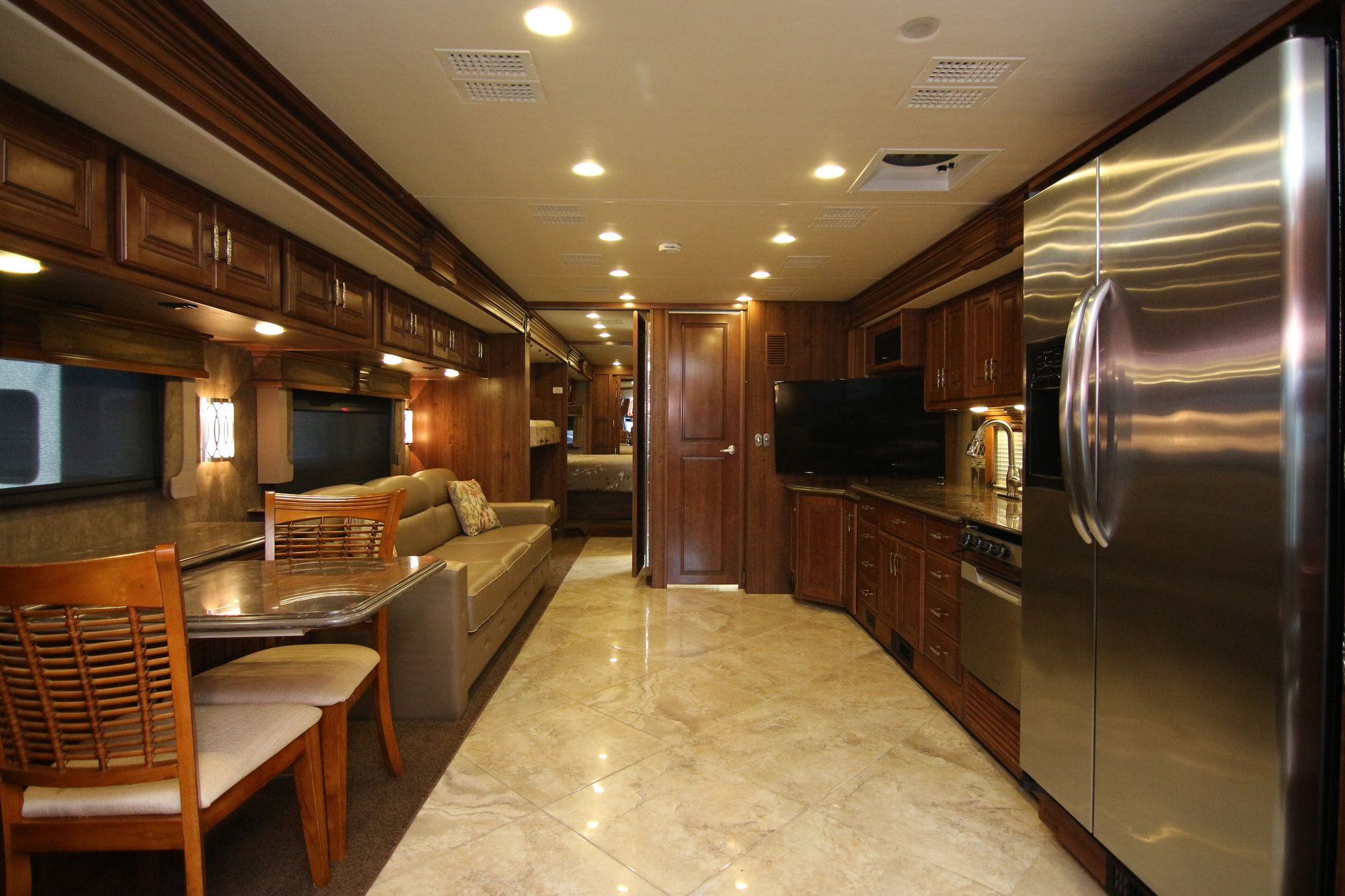 Used 2014 Fleetwood Discovery 40G Class A  For Sale