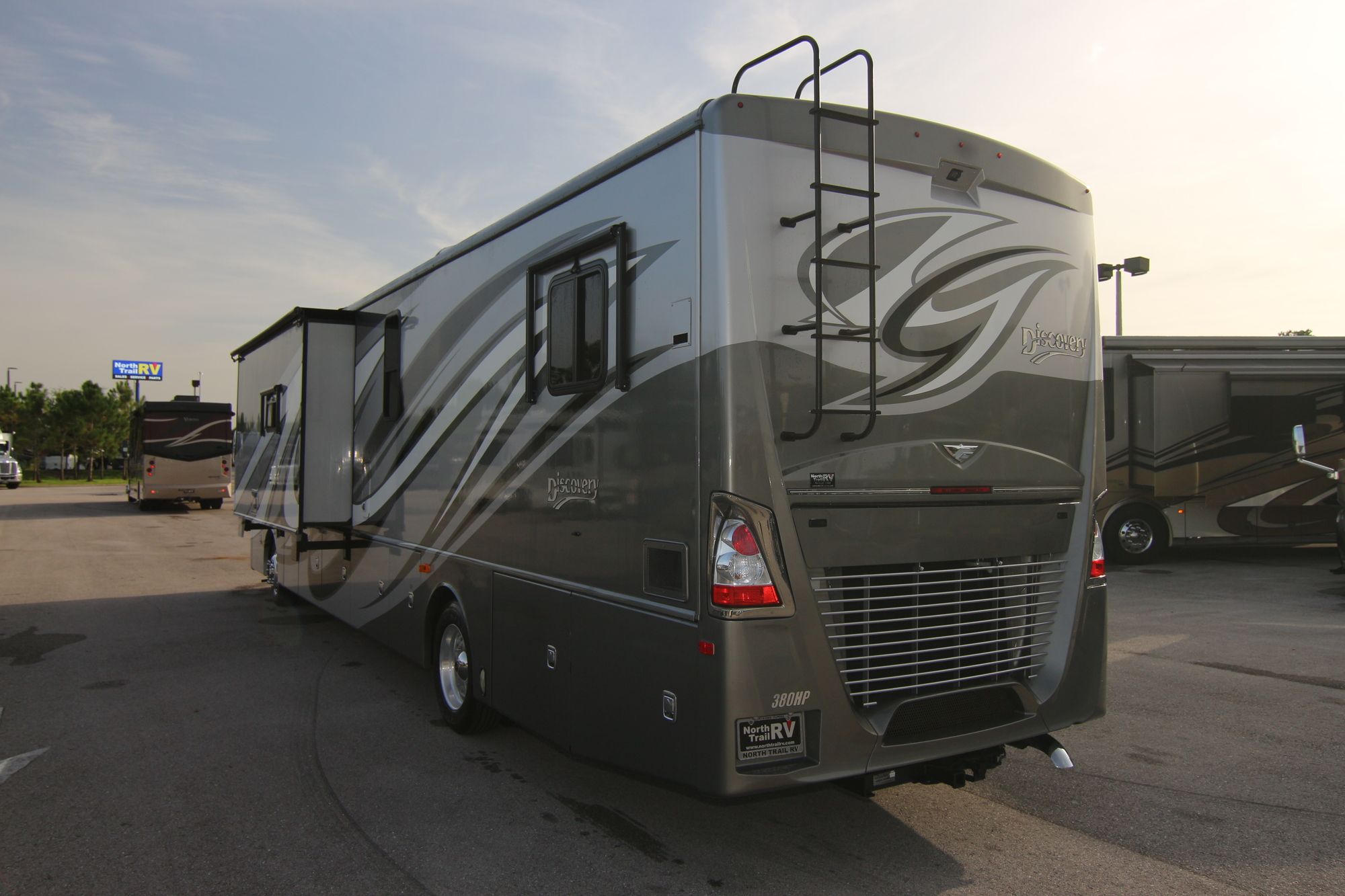 Used 2014 Fleetwood Discovery 40G Class A  For Sale