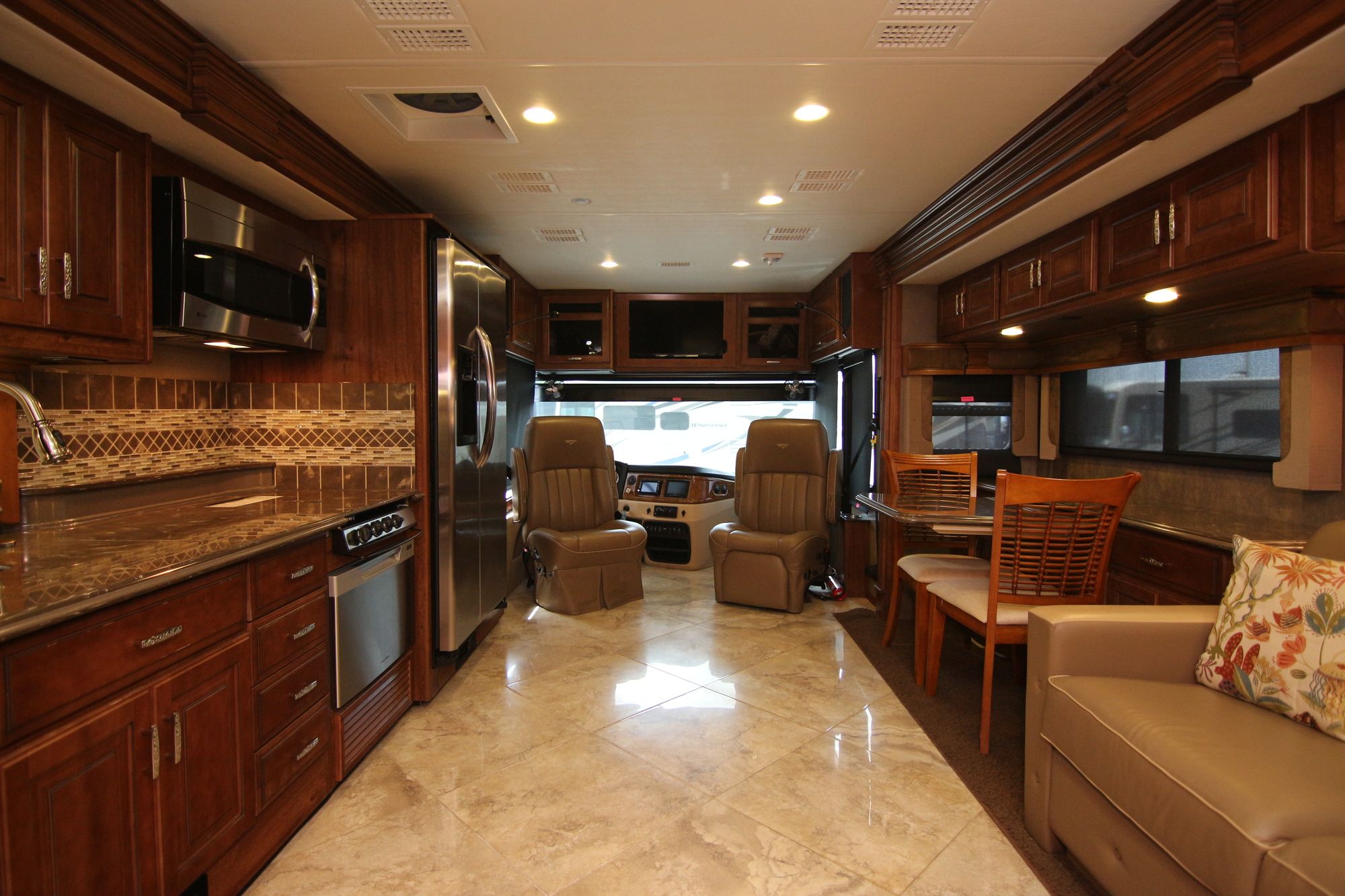 Used 2014 Fleetwood Discovery 40G Class A  For Sale