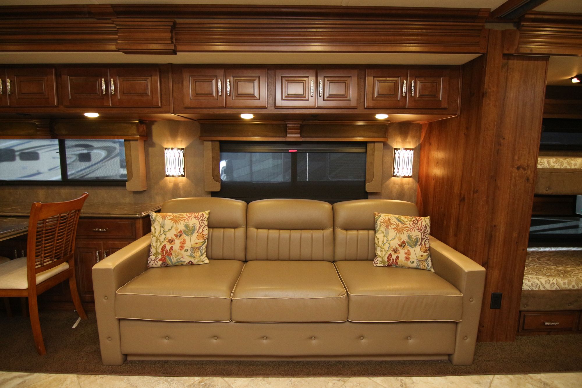 Used 2014 Fleetwood Discovery 40G Class A  For Sale