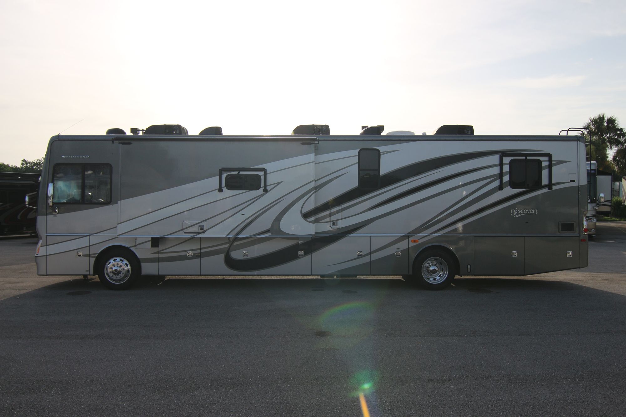 Used 2014 Fleetwood Discovery 40G Class A  For Sale