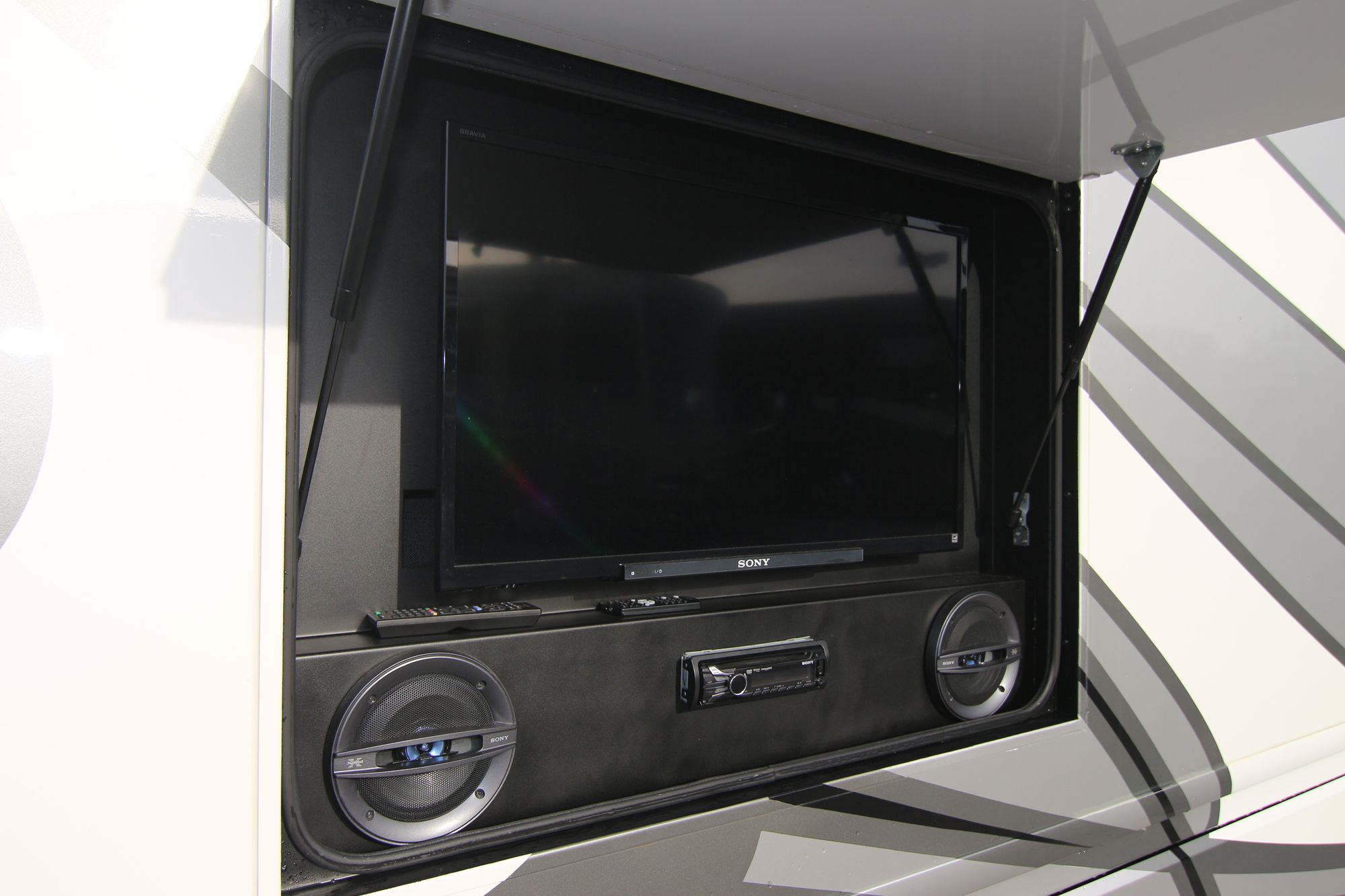 Used 2014 Fleetwood Discovery 40G Class A  For Sale