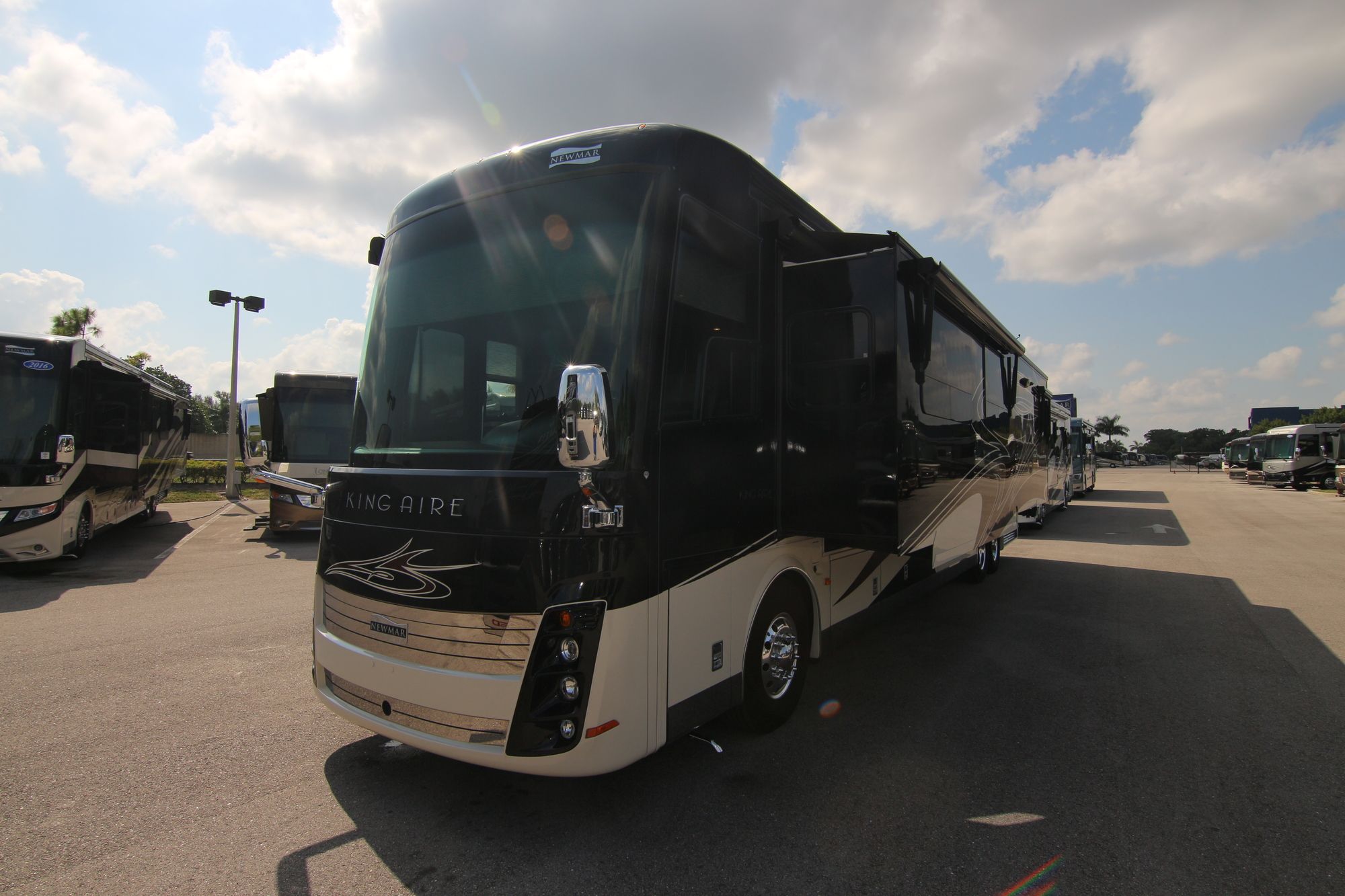 Used 2014 Newmar King Aire 4584 Class A  For Sale