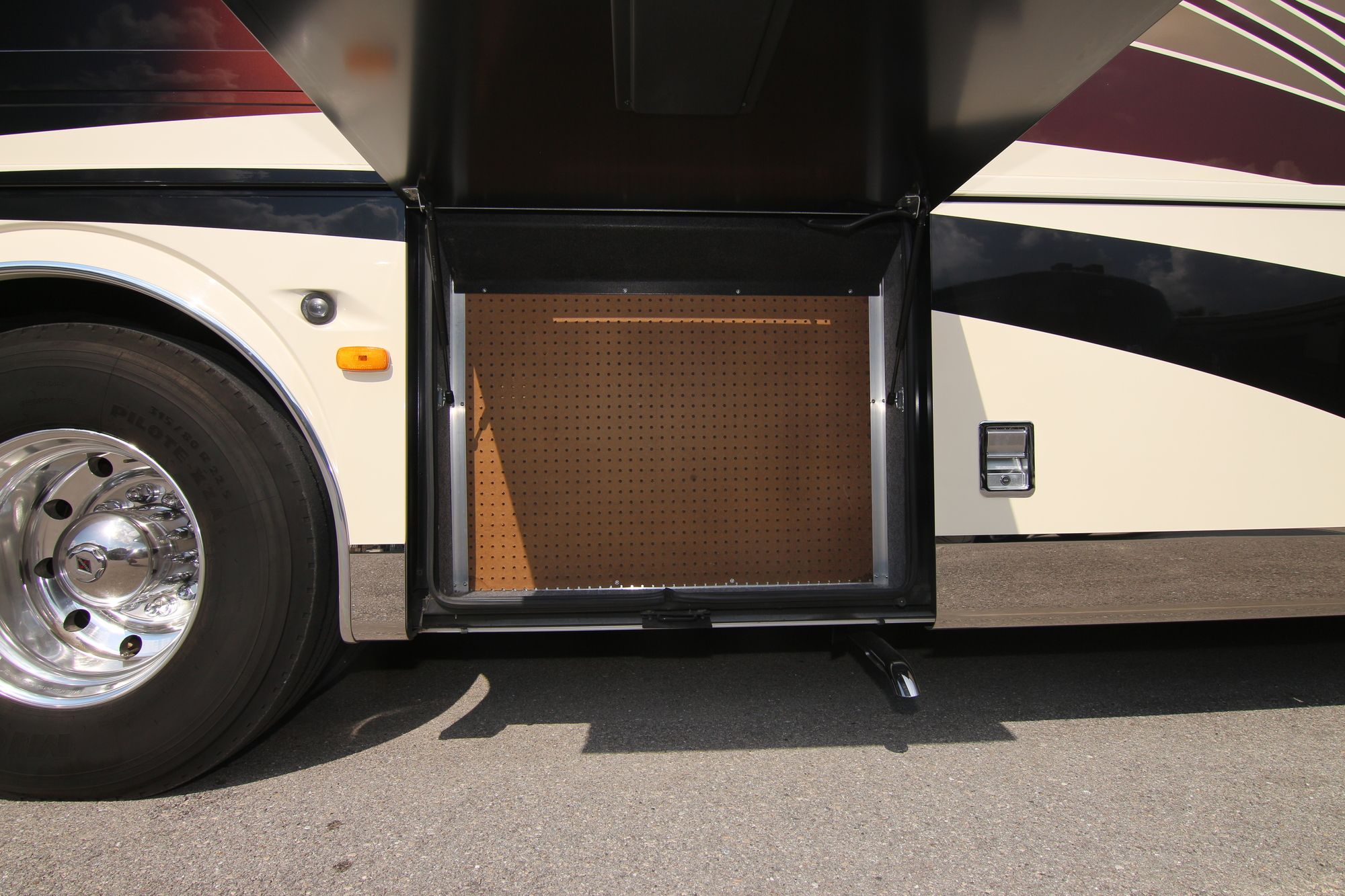 Used 2014 Newmar King Aire 4584 Class A  For Sale