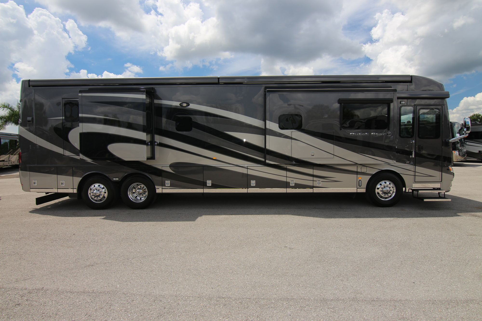 Used 2018 Newmar Dutch Star 4310 Class A  For Sale