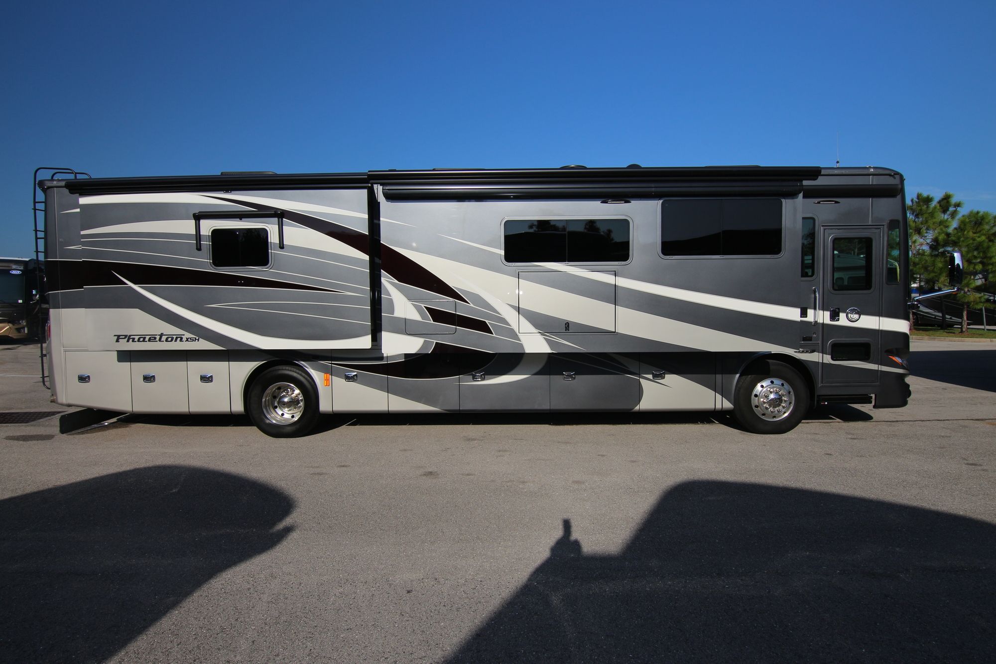 New 2019 Tiffin Motor Homes Phaeton 40IH Class A  For Sale