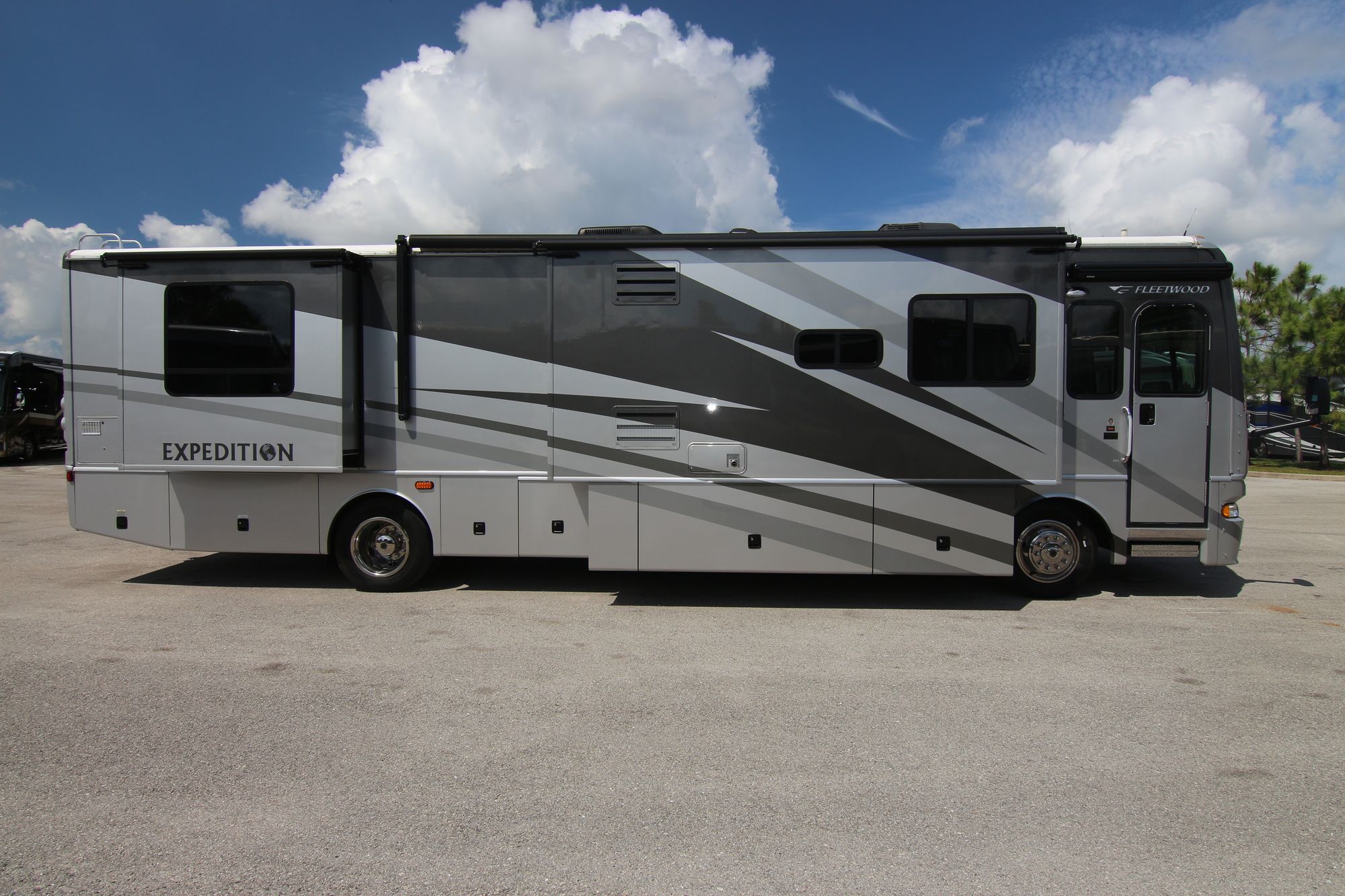 Used 2006 Fleetwood Expedition 38L Class A  For Sale