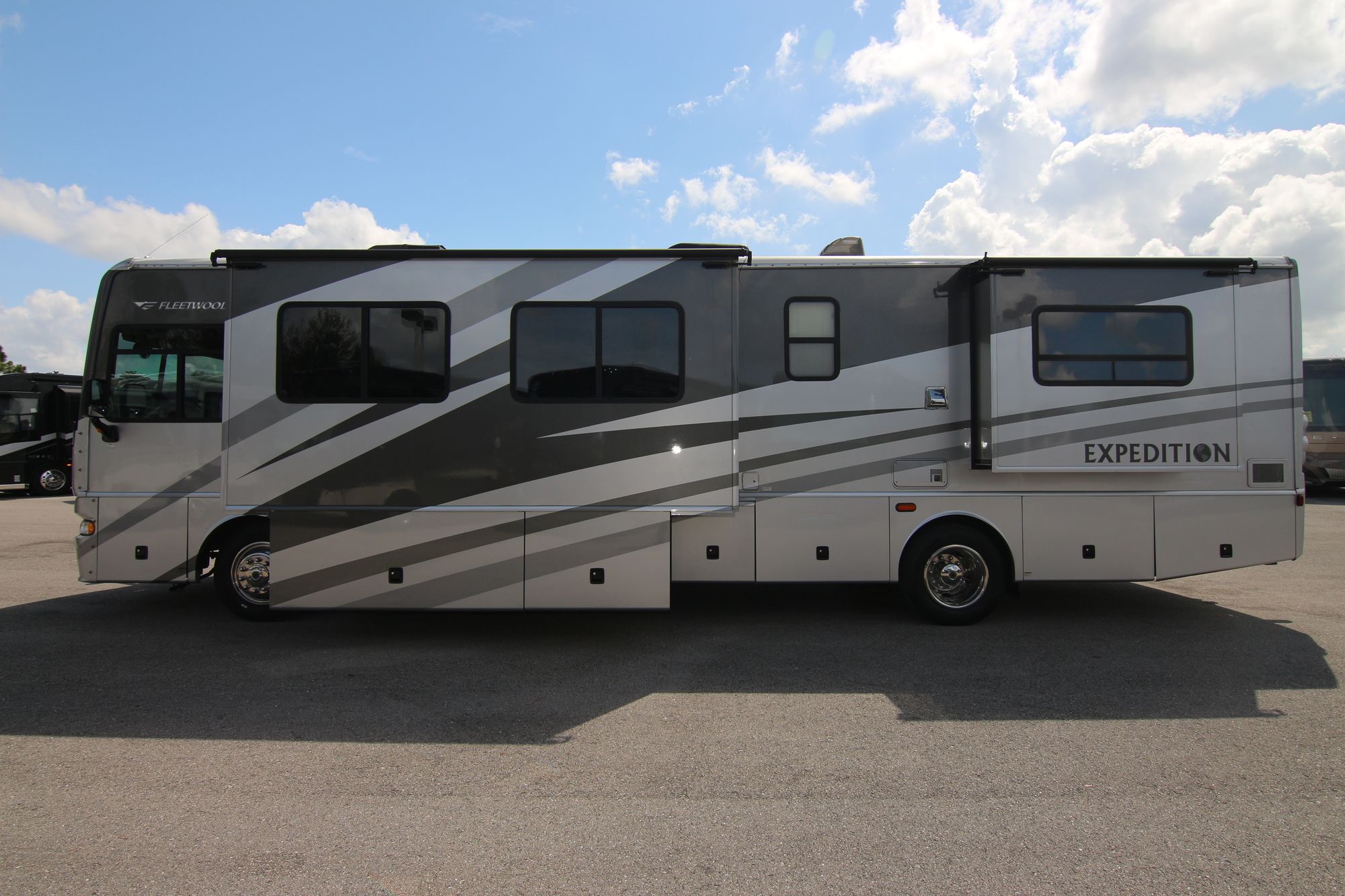 Used 2006 Fleetwood Expedition 38L Class A  For Sale