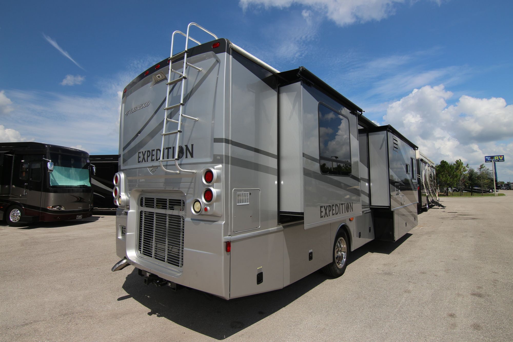 Used 2006 Fleetwood Expedition 38L Class A  For Sale