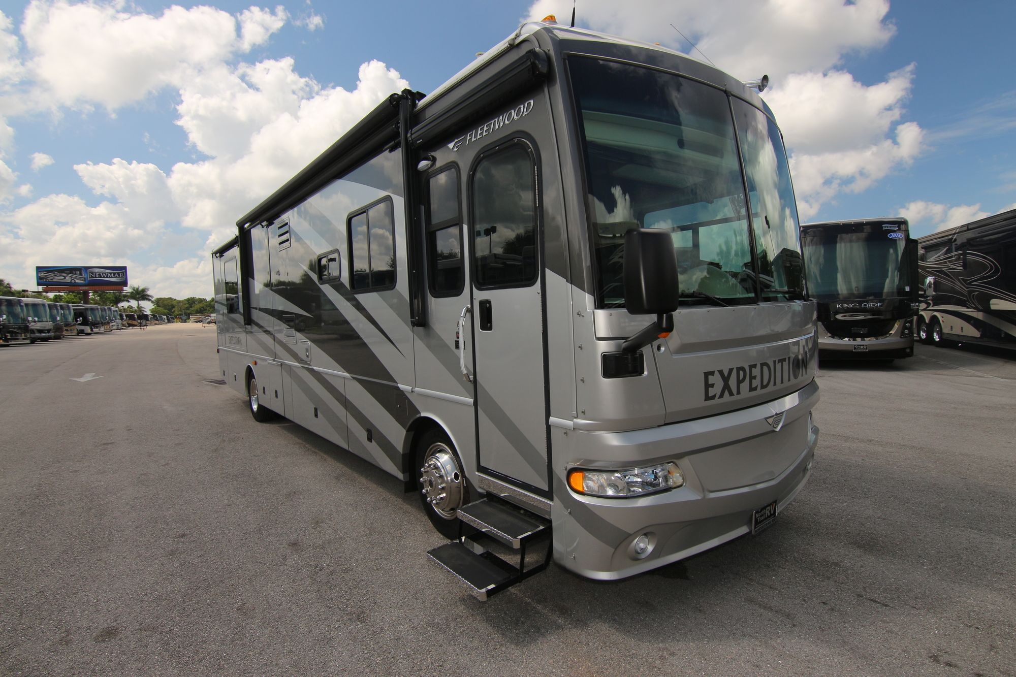 Used 2006 Fleetwood Expedition 38L Class A  For Sale