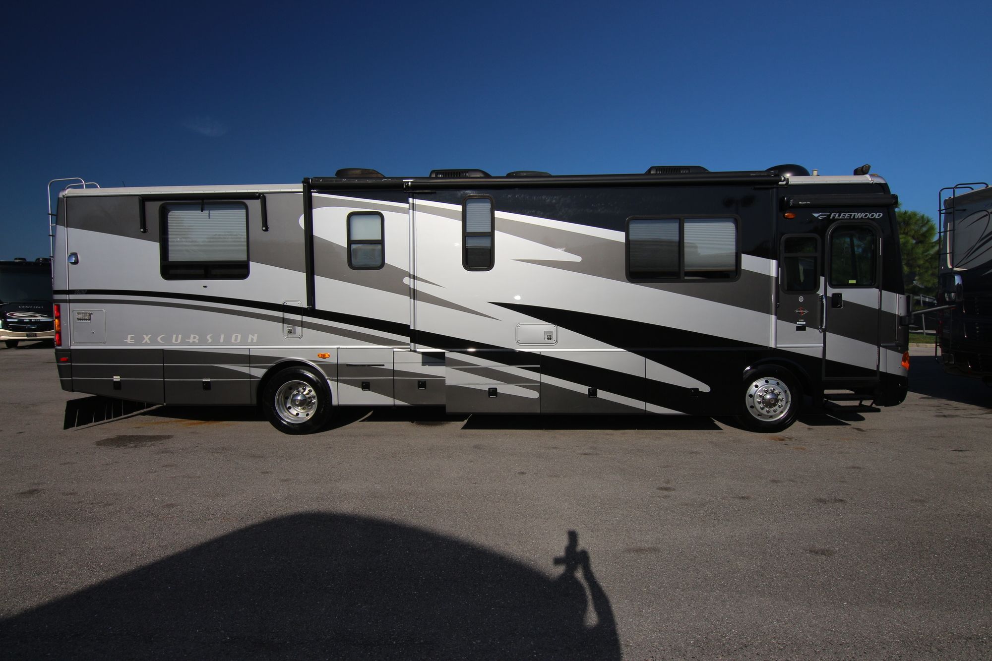 Used 2005 Fleetwood Excursion 39S Class A  For Sale