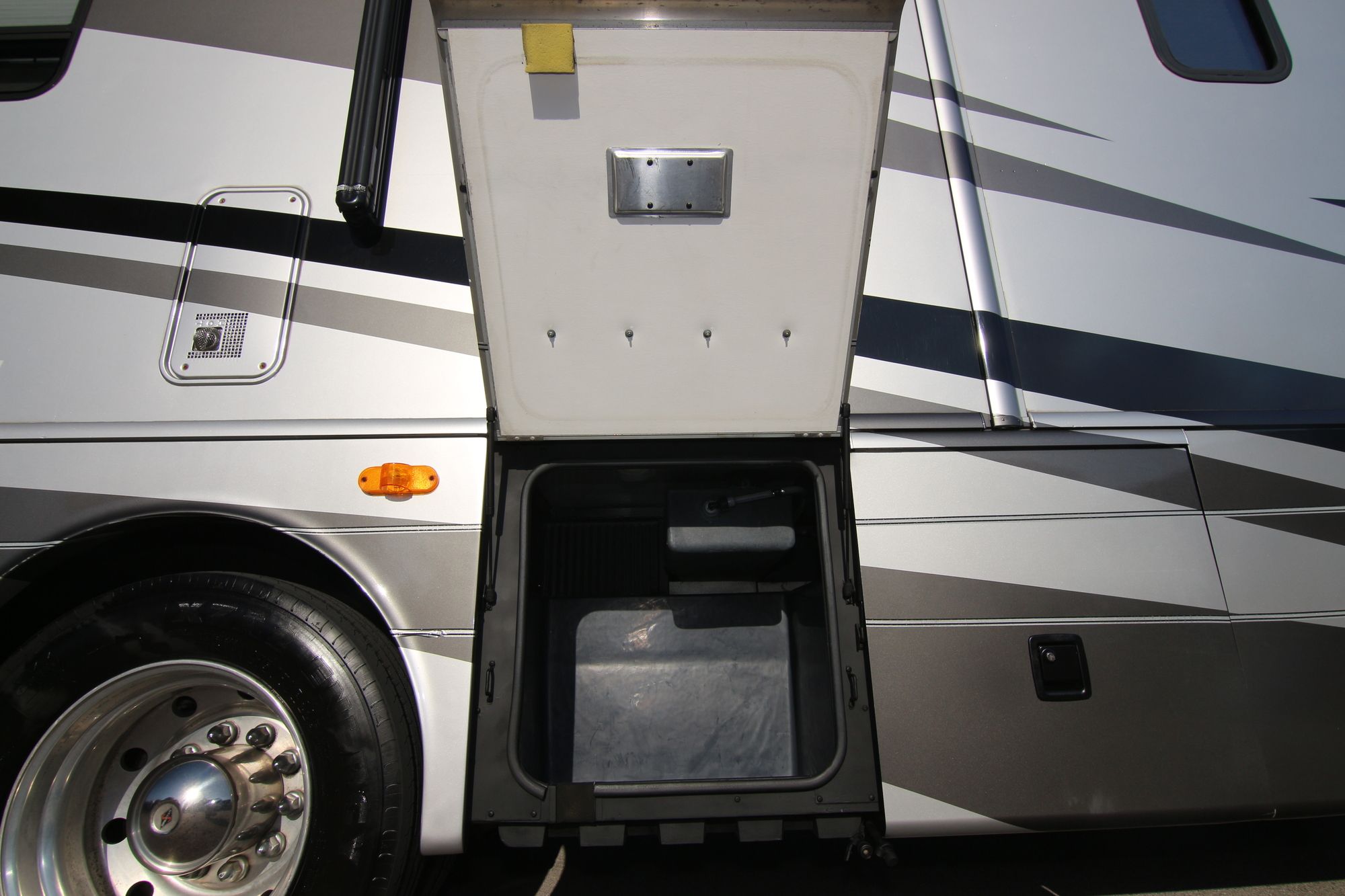 Used 2005 Fleetwood Excursion 39S Class A  For Sale