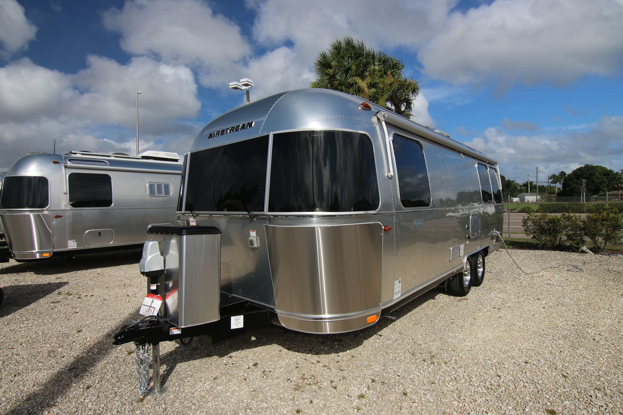 New 2020 Airstream Globetrotter 25FB Travel Trailer  For Sale