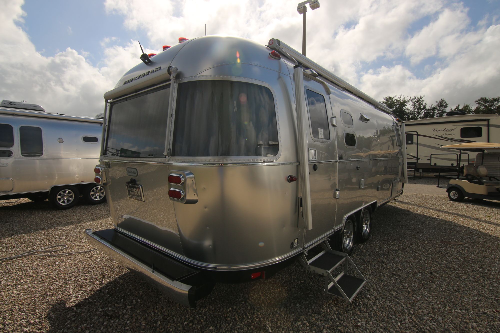 New 2020 Airstream Globetrotter 25FB Travel Trailer  For Sale