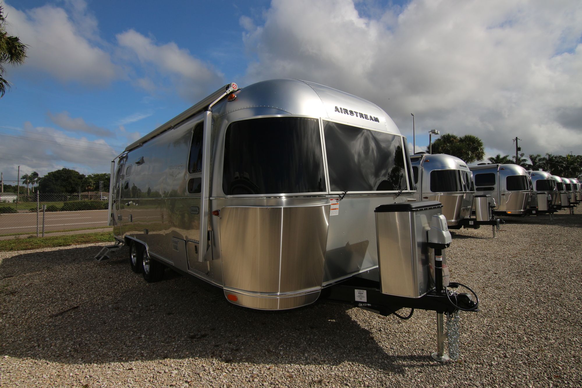 New 2020 Airstream Globetrotter 25FB Travel Trailer  For Sale