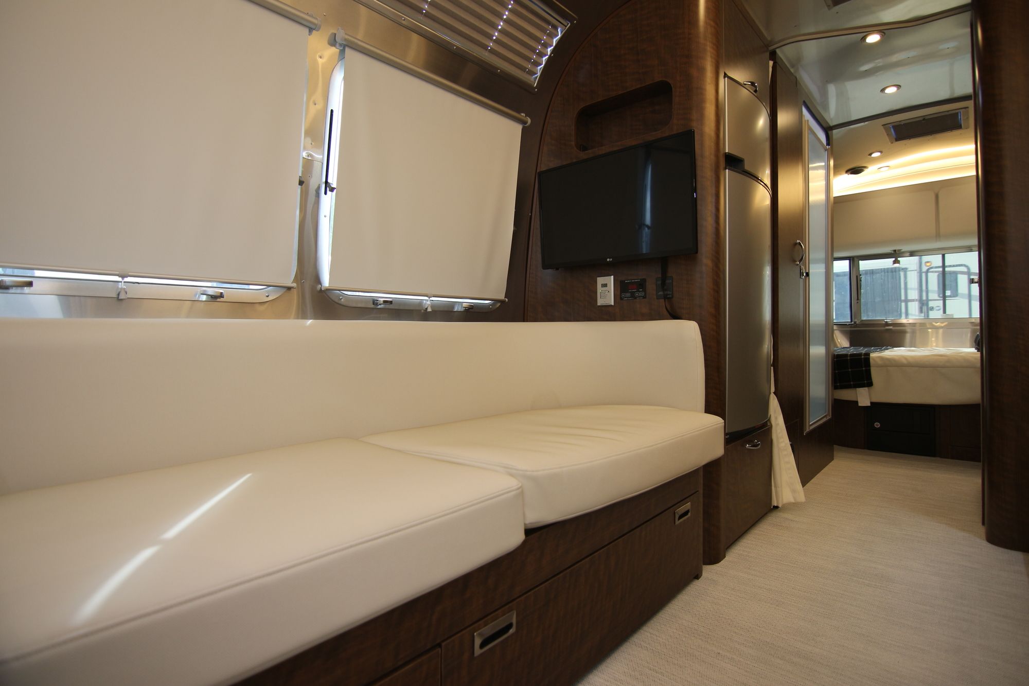 New 2020 Airstream Globetrotter 25FB Travel Trailer  For Sale