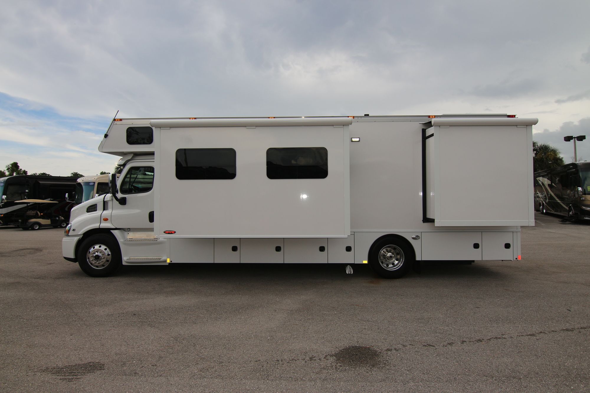 Used 2018 Renegade Rv Classic 2600 Super C  For Sale