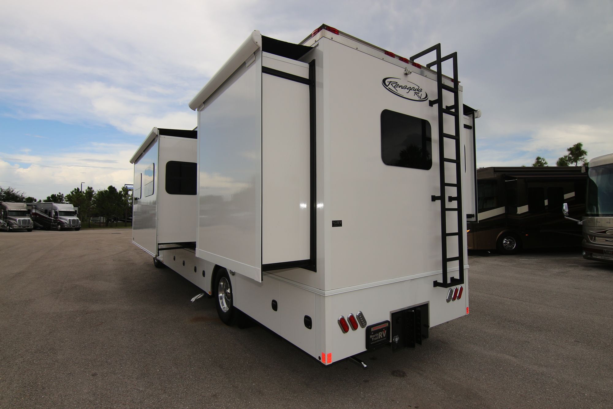 Used 2018 Renegade Rv Classic 2600 Super C  For Sale