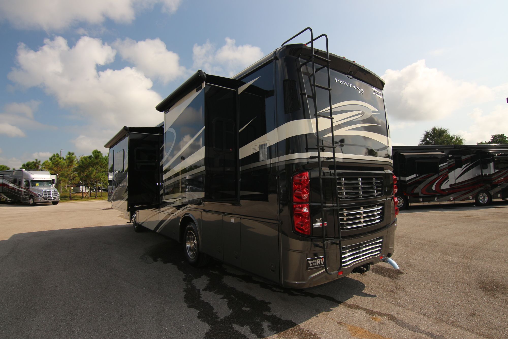 Used 2017 Newmar Ventana Le 3412 Class A  For Sale