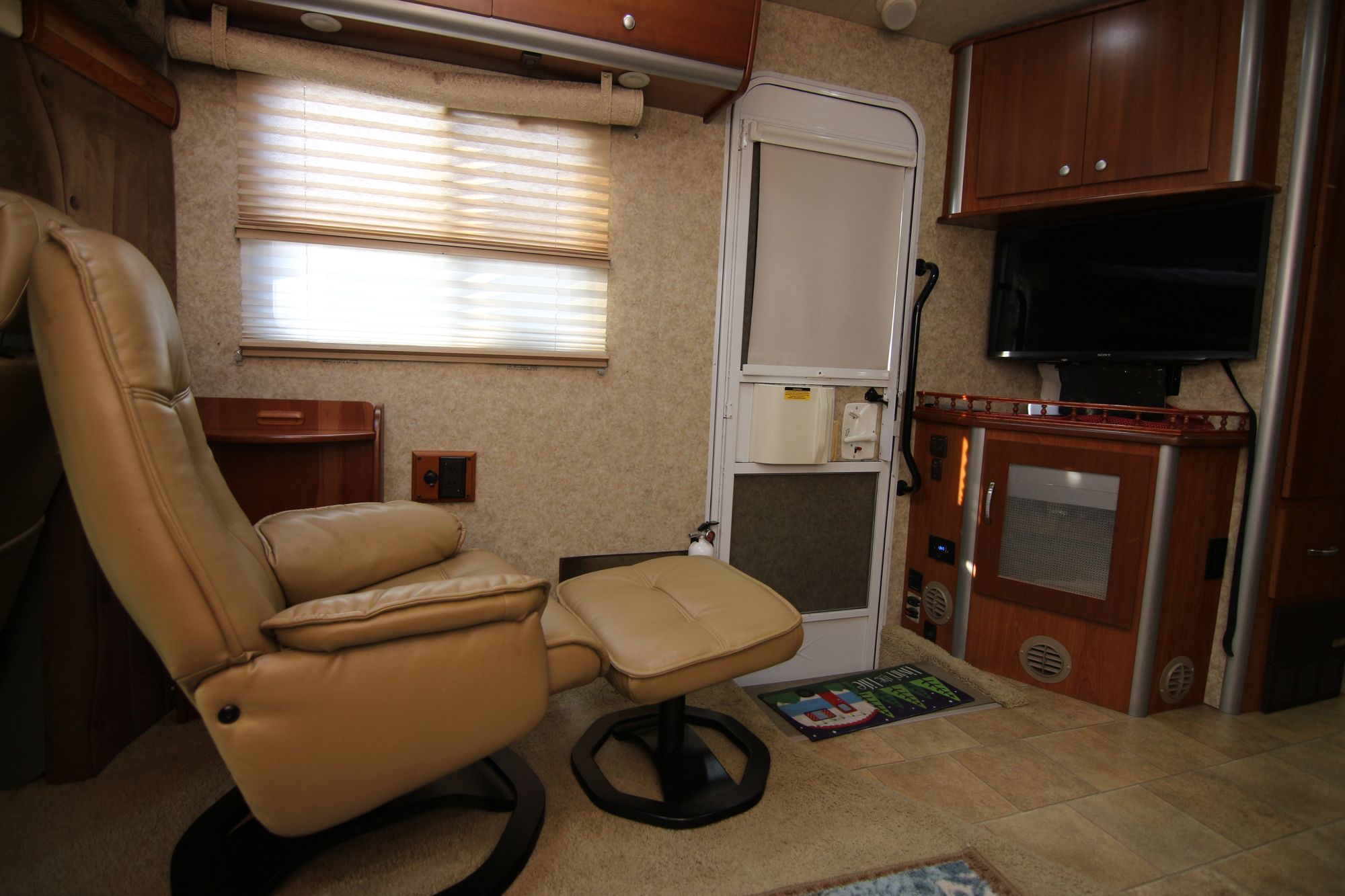 Used 2010 Winnebago Navion 24A Class C  For Sale