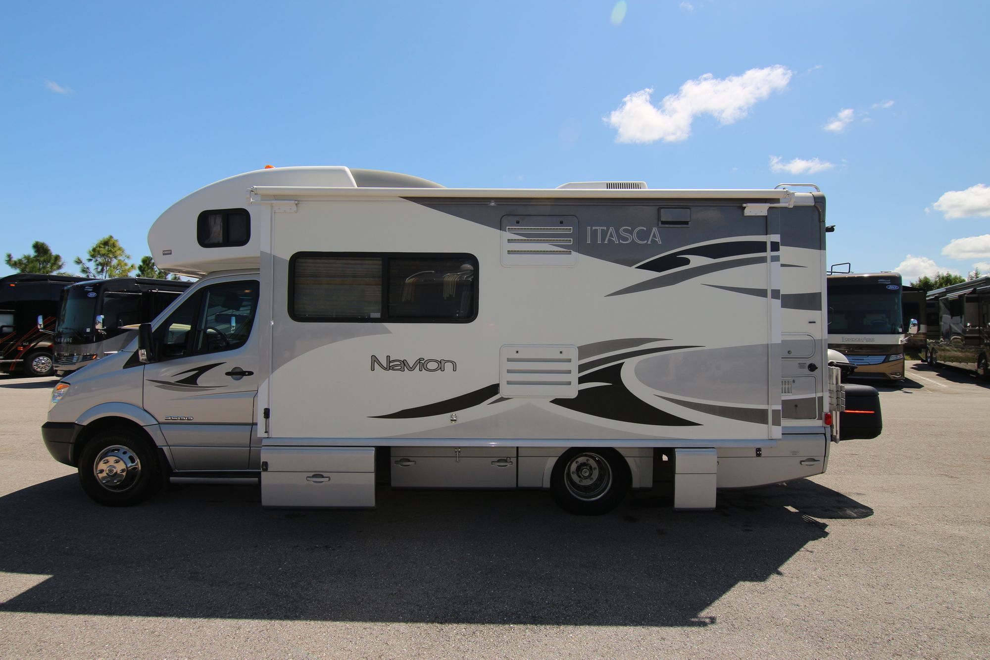 Used 2010 Winnebago Navion 24A Class C  For Sale