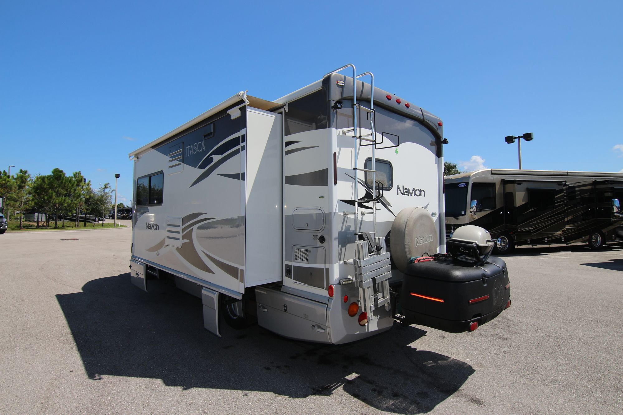 Used 2010 Winnebago Navion 24A Class C  For Sale